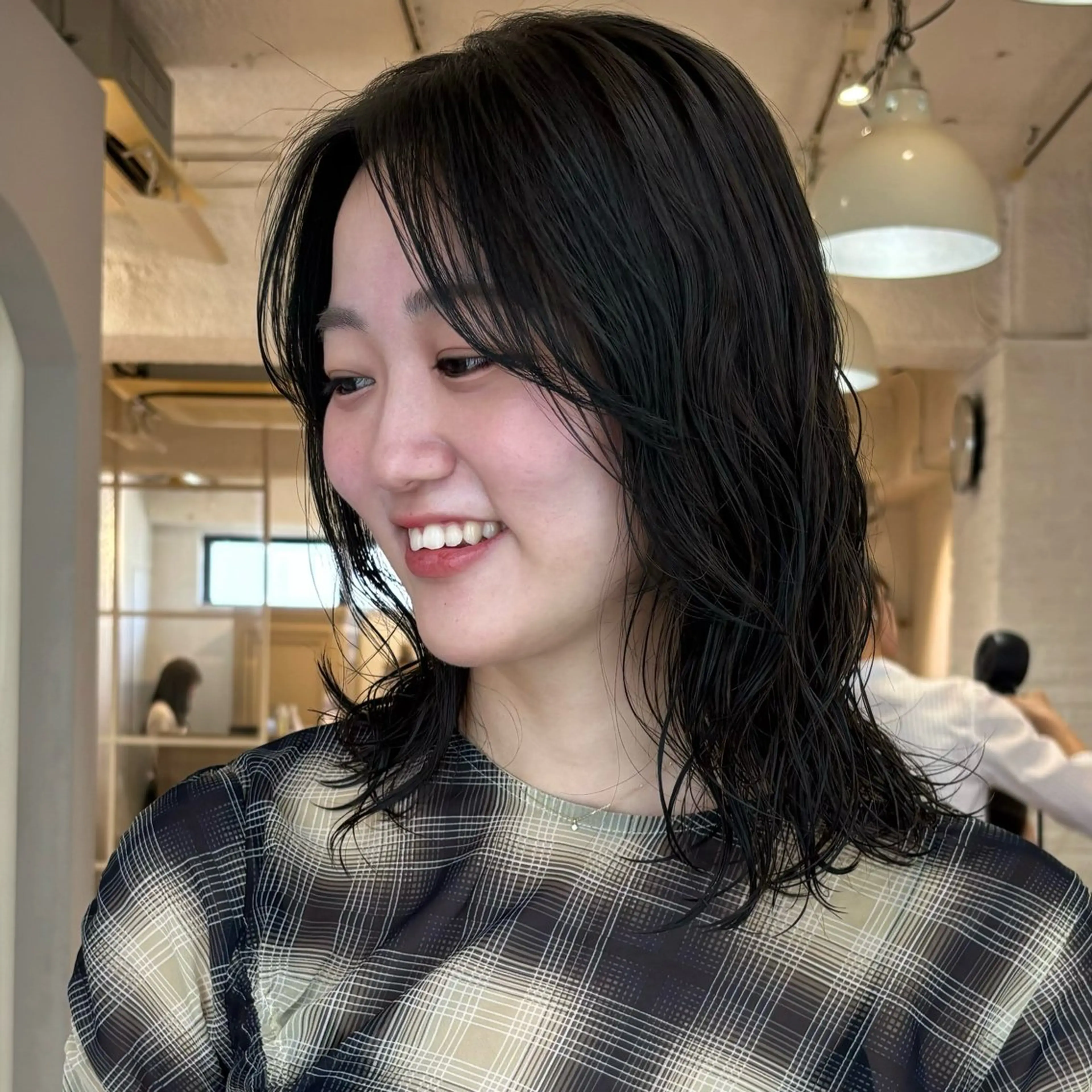 セミロング カット ヘアカラー パーマ トリートメント 盛れる透明感カラー・ momokaのヘアスタイル