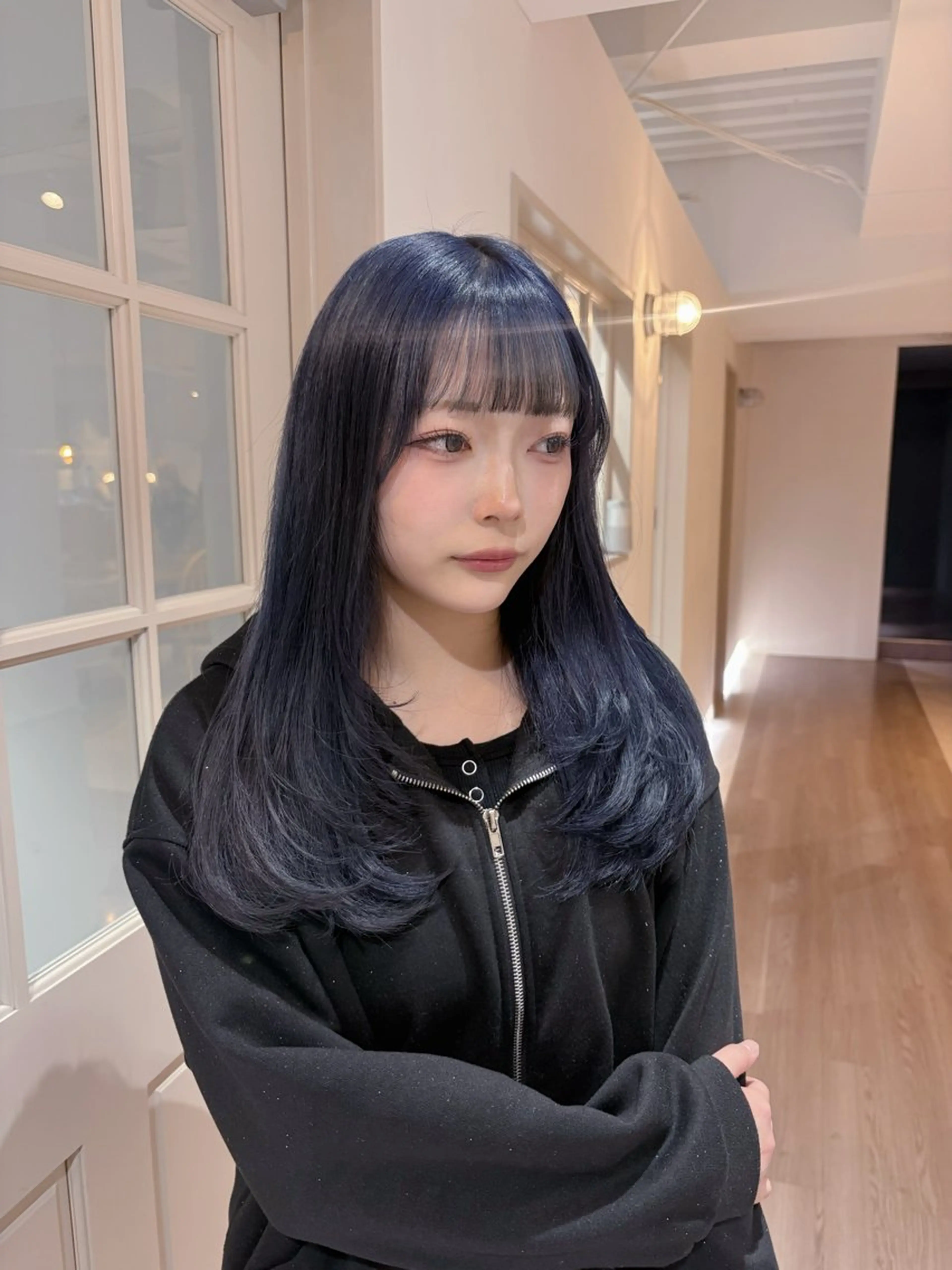 ミディアム レイヤーカット ニトウ レイナのヘアスタイル