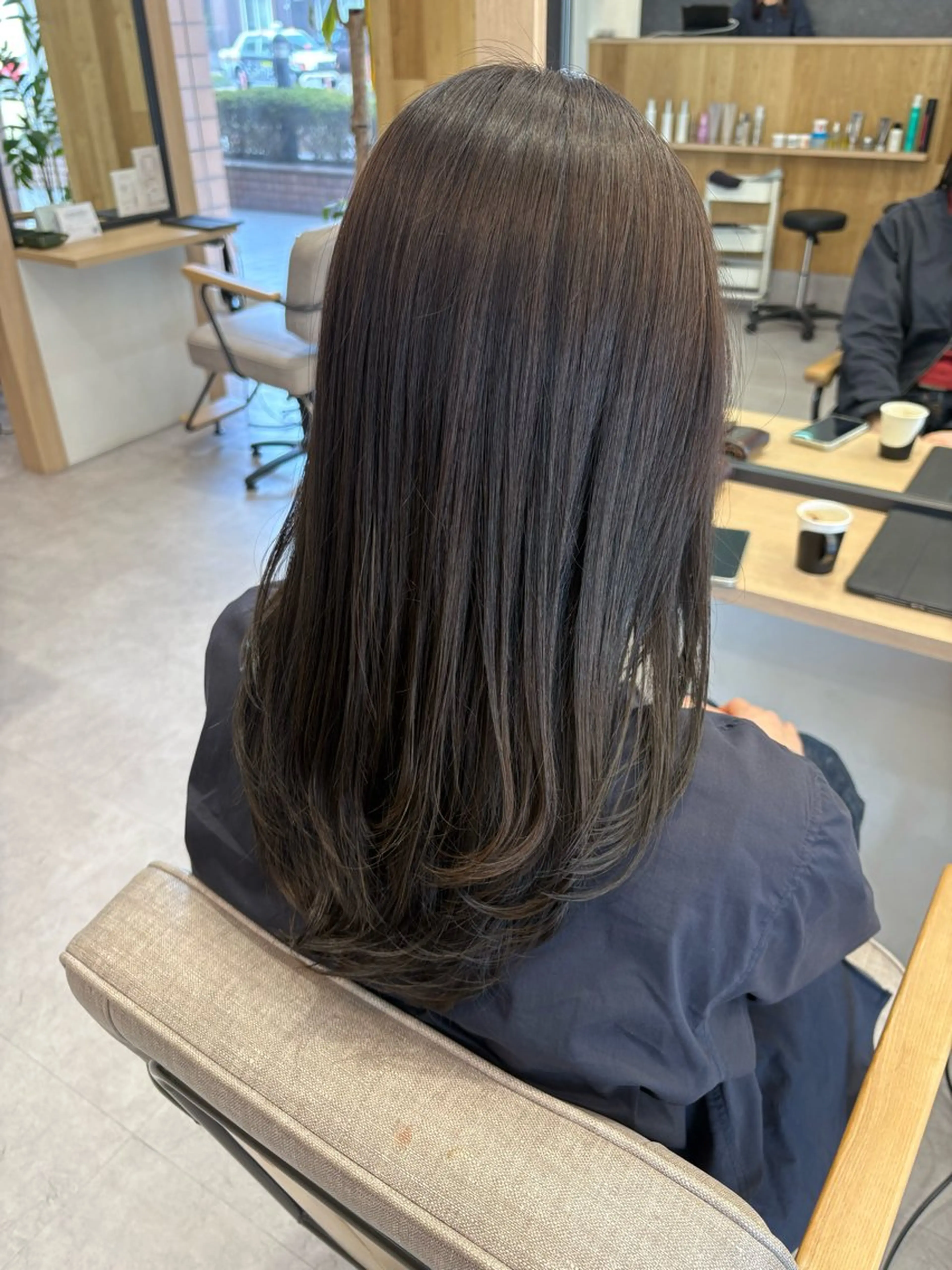 ロング カラー レイヤーカット ヘアカラー トリートメント サイトウ ユリコのヘアスタイル