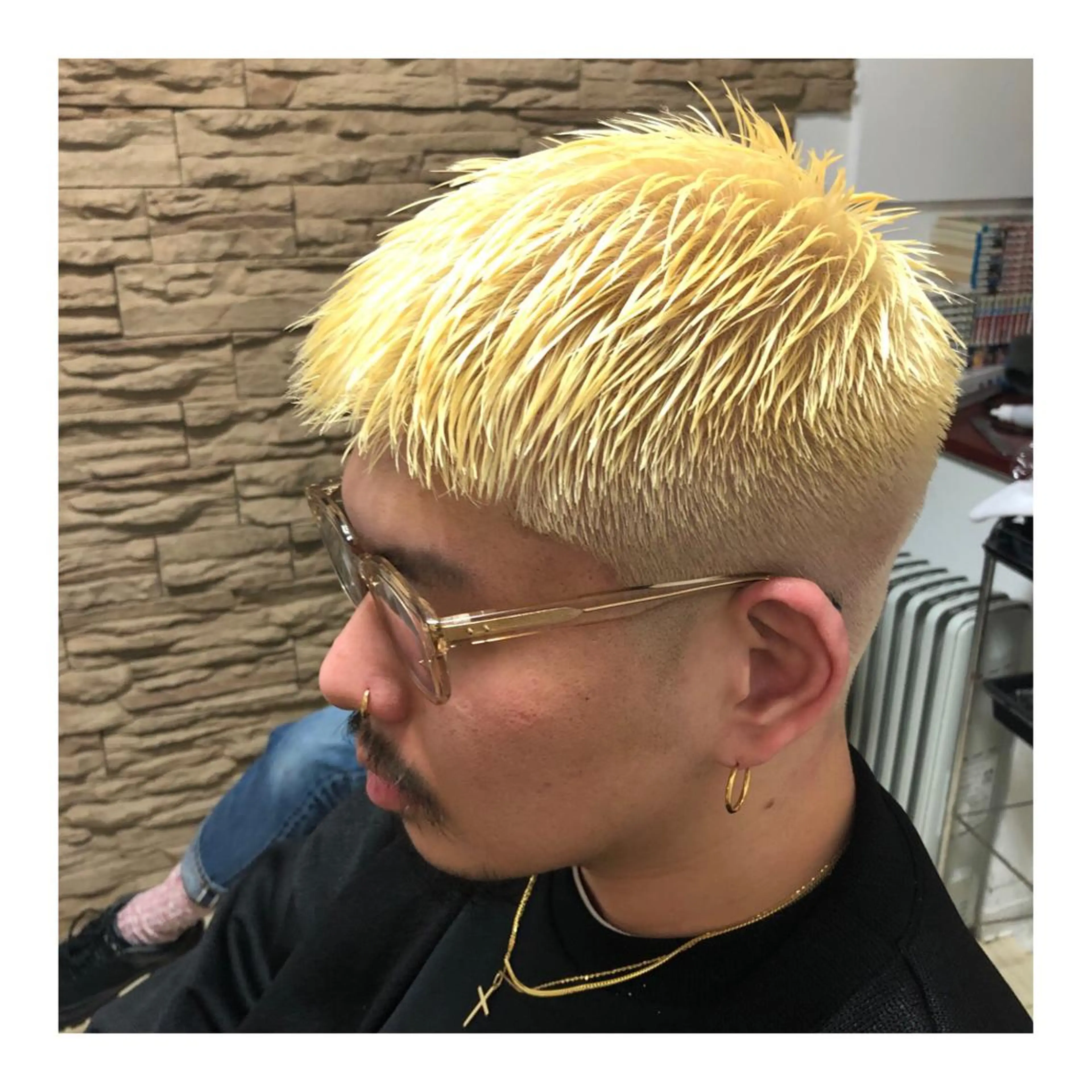 カラー メンズ フェードカット メンズハイトーン ハイトーンカラー カット ヘアカラー トリートメント メンズパーマ 次元のヘアスタイル