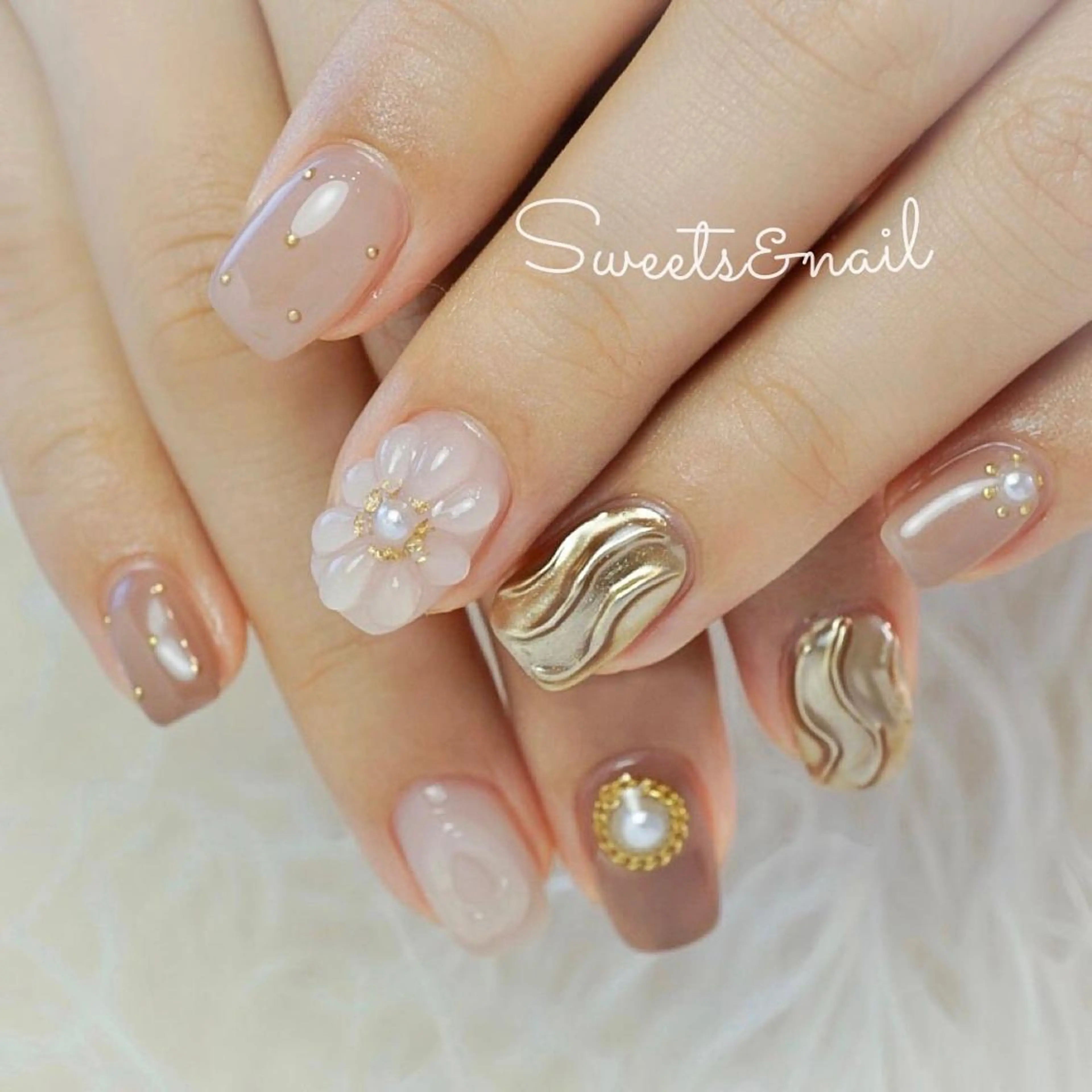 ネイル ブラウン ドット フラワーネイル 持ち込み ニュアンスネイル Sweets＆ nail みなこのネイルデザイン