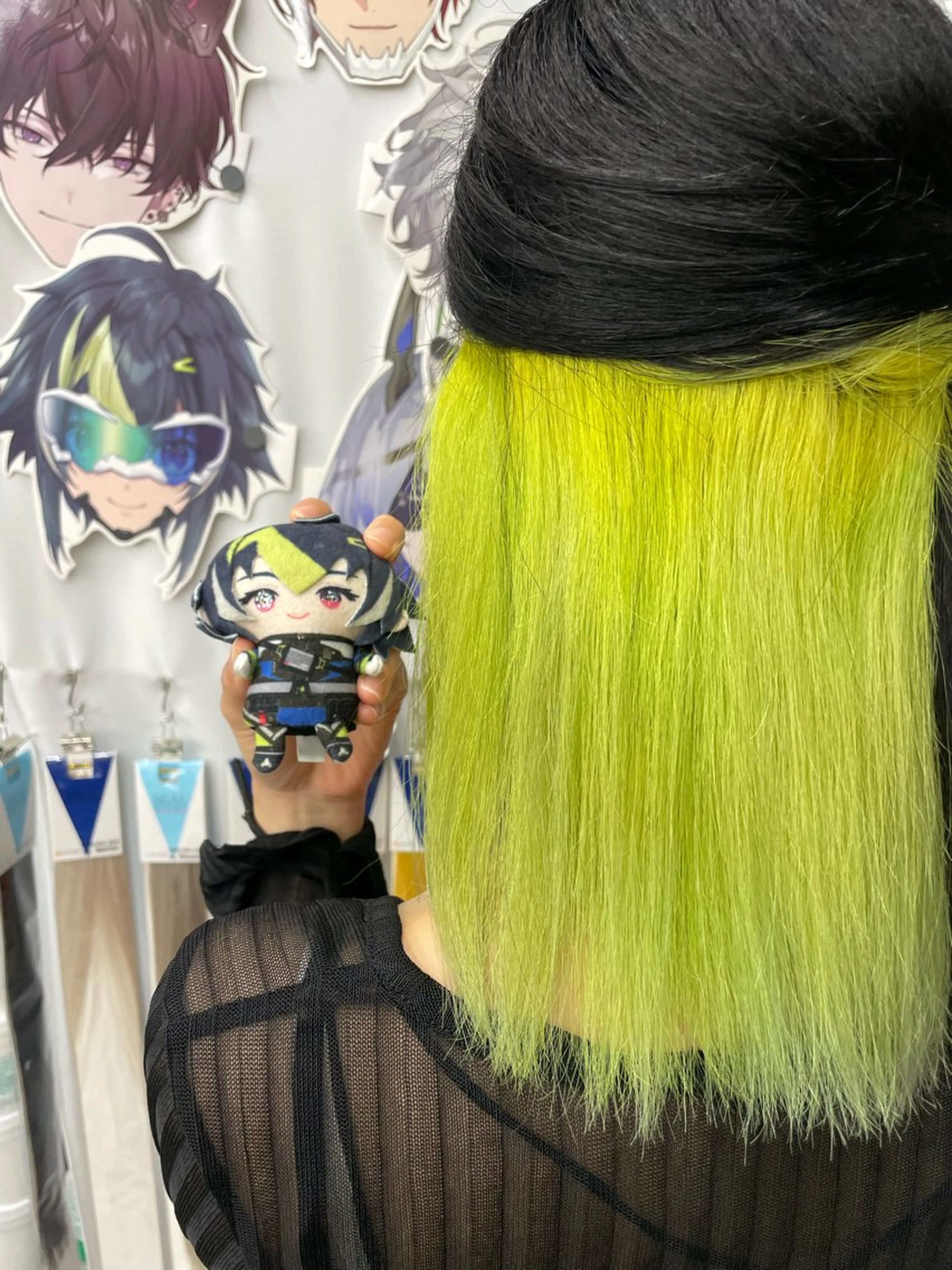 セミロング カラー ヘアカラー インナーカラー 推し ブリーチ  髪質改善のヘアスタイル