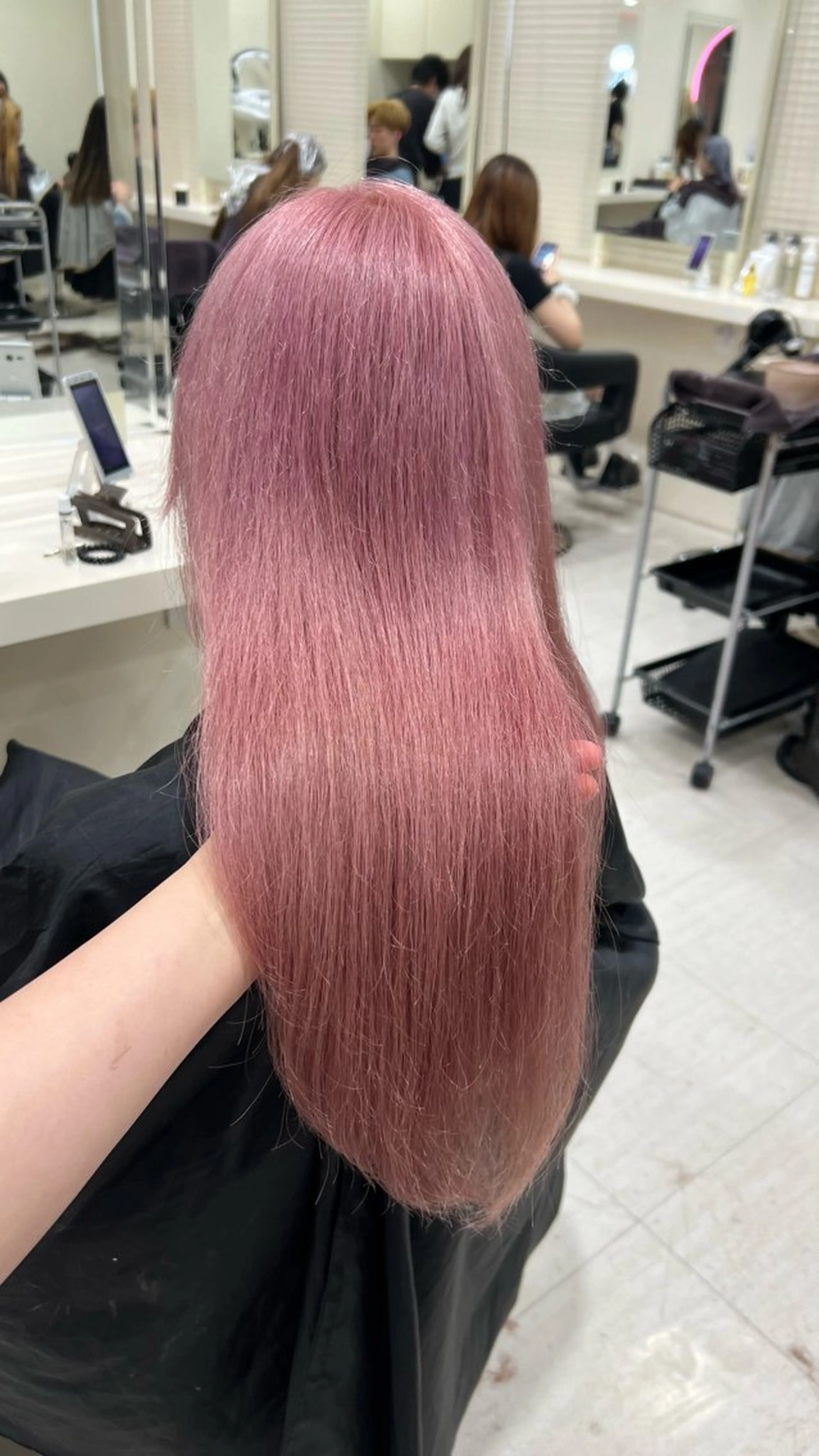 ロング カラー ヘアアレンジ ヘアカラー 韓国レイヤー＆ピンク 艶髪🩶maikoのヘアスタイル