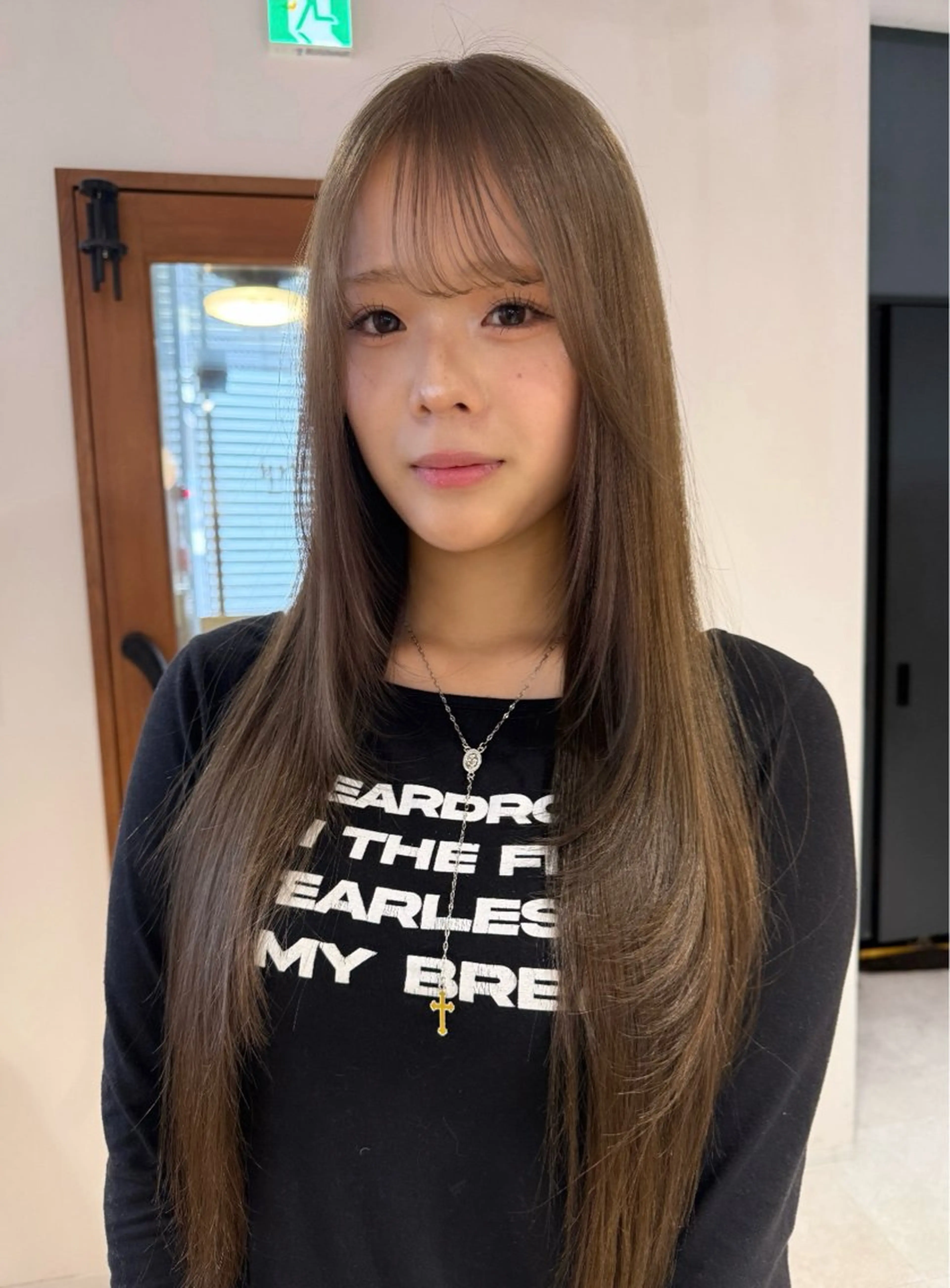 ロング カラー グレージュ 顔まわりレイヤー 顔周りカット レイヤーカット カット ヘアカラー トリートメント 岡本 太陽☀️のヘアスタイル