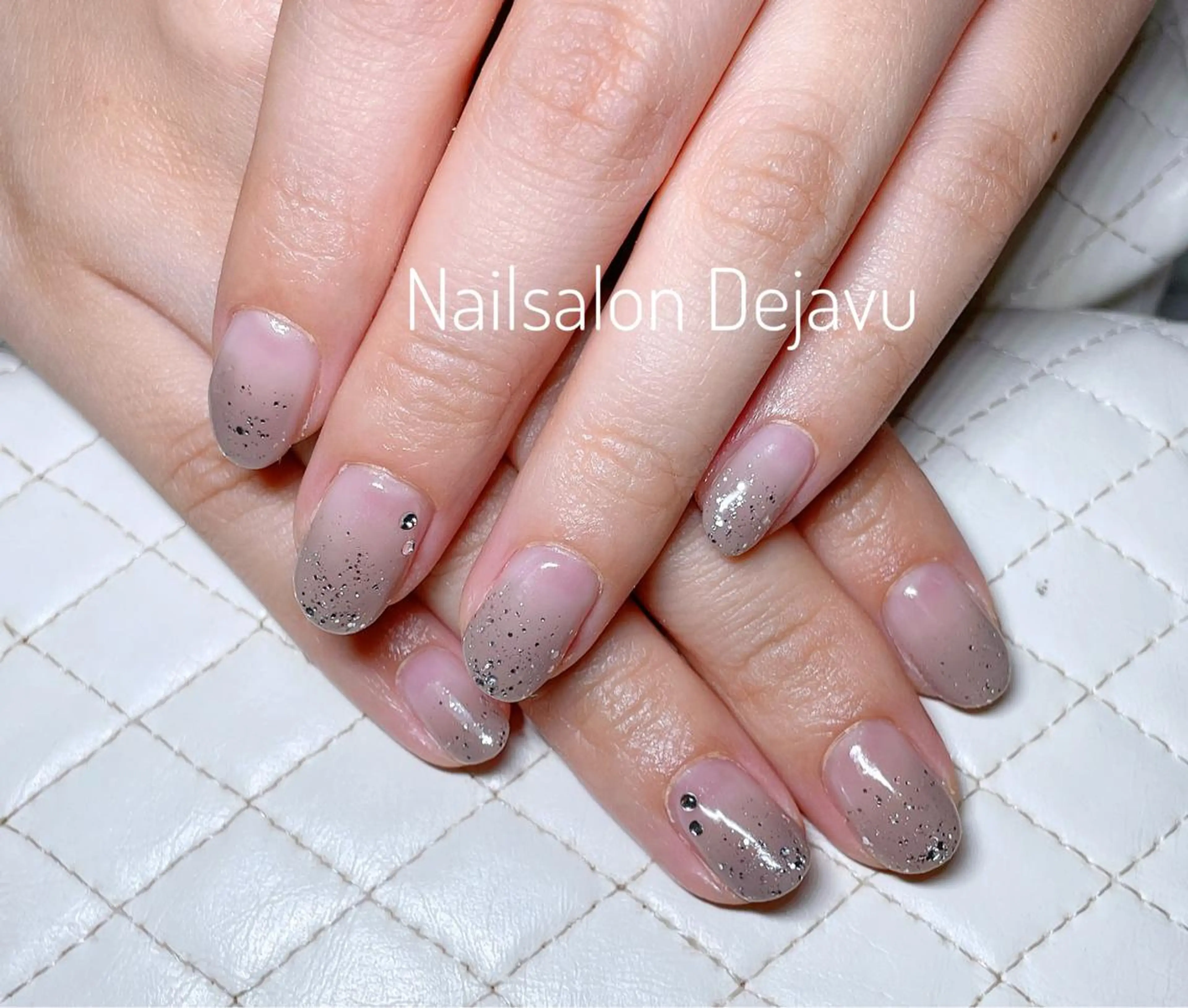 ネイル アートネイル ジェルネイル グラデーション ラメ(グリッター) ストーンネイル ハンドネイル Nail salon Dejavu 🌿のネイルデザイン