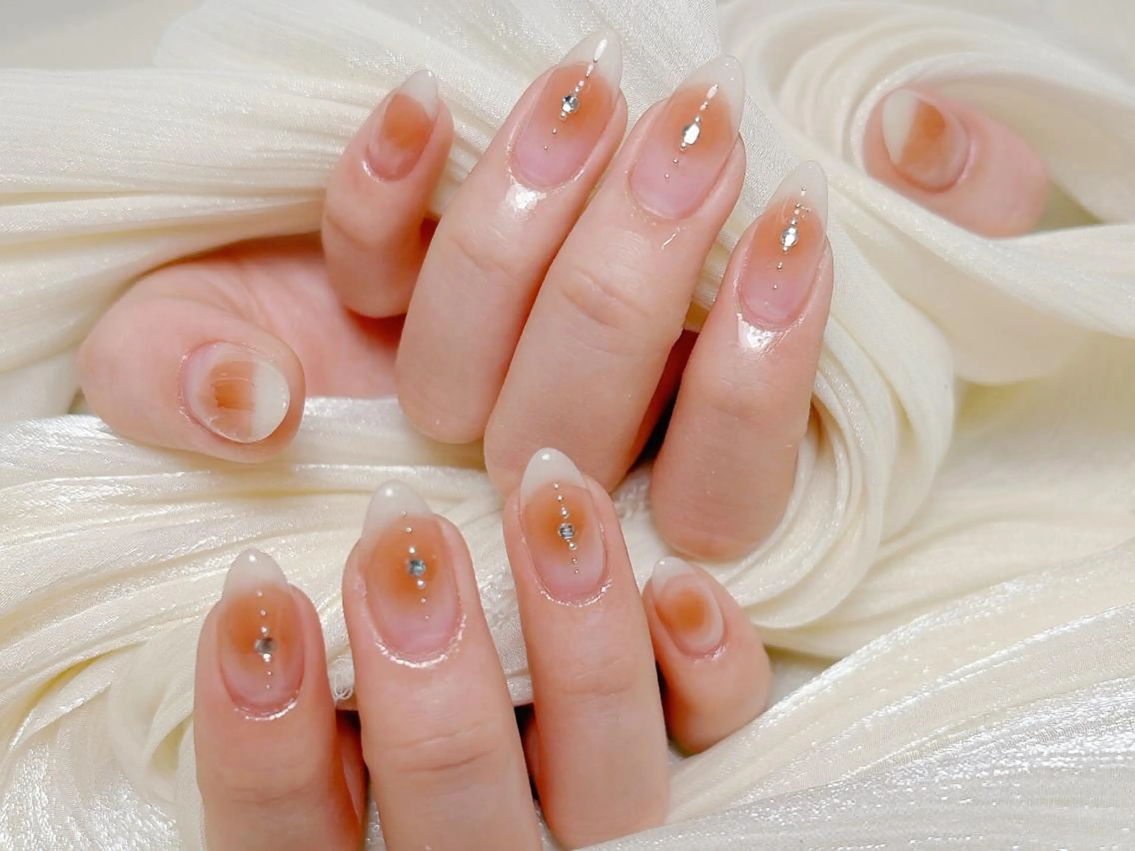 ネイル カジュアル チークネイル フレンチネイル ジェルネイル ガーリー ハンドネイル ハンドケア 🎀も ものネイルデザイン