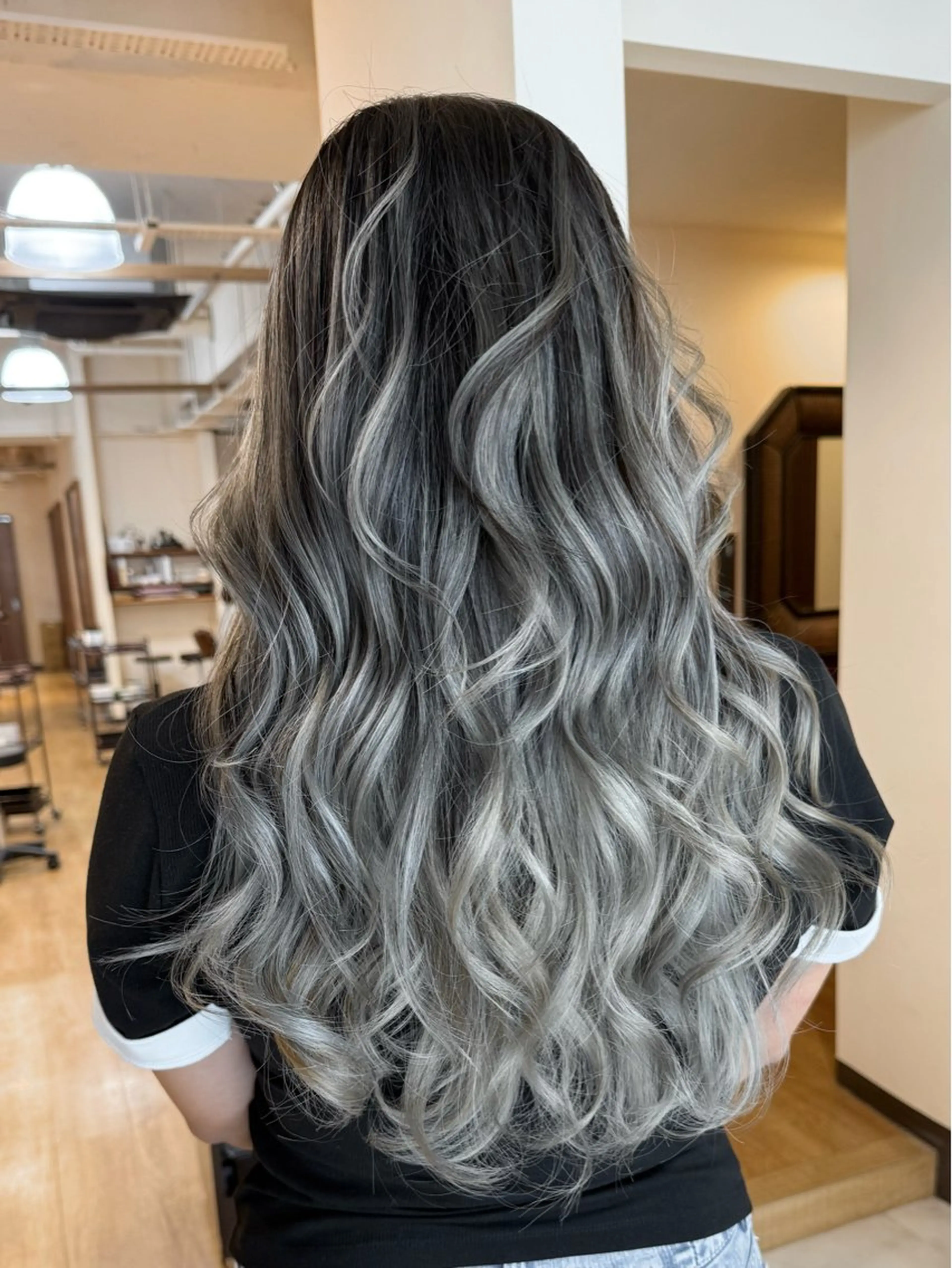 ロング カラー 白髪ぼかし バレイヤージュ志鎌のヘアスタイル