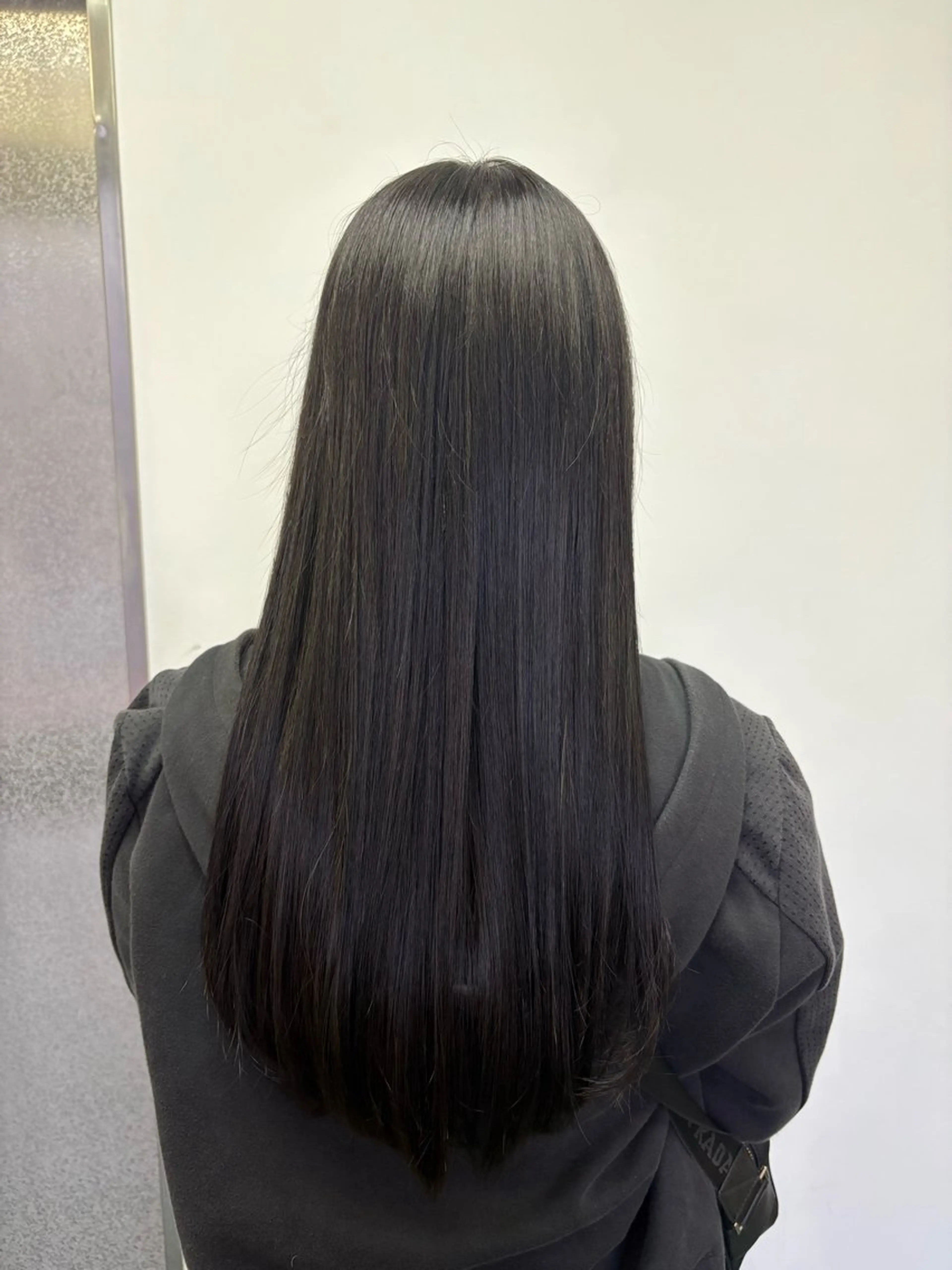 ロング カラー アッシュ アッシュグレー アッシュグレージュ ブリーチ グレージュ ヘアカラー saya （サヤ）のヘアスタイル