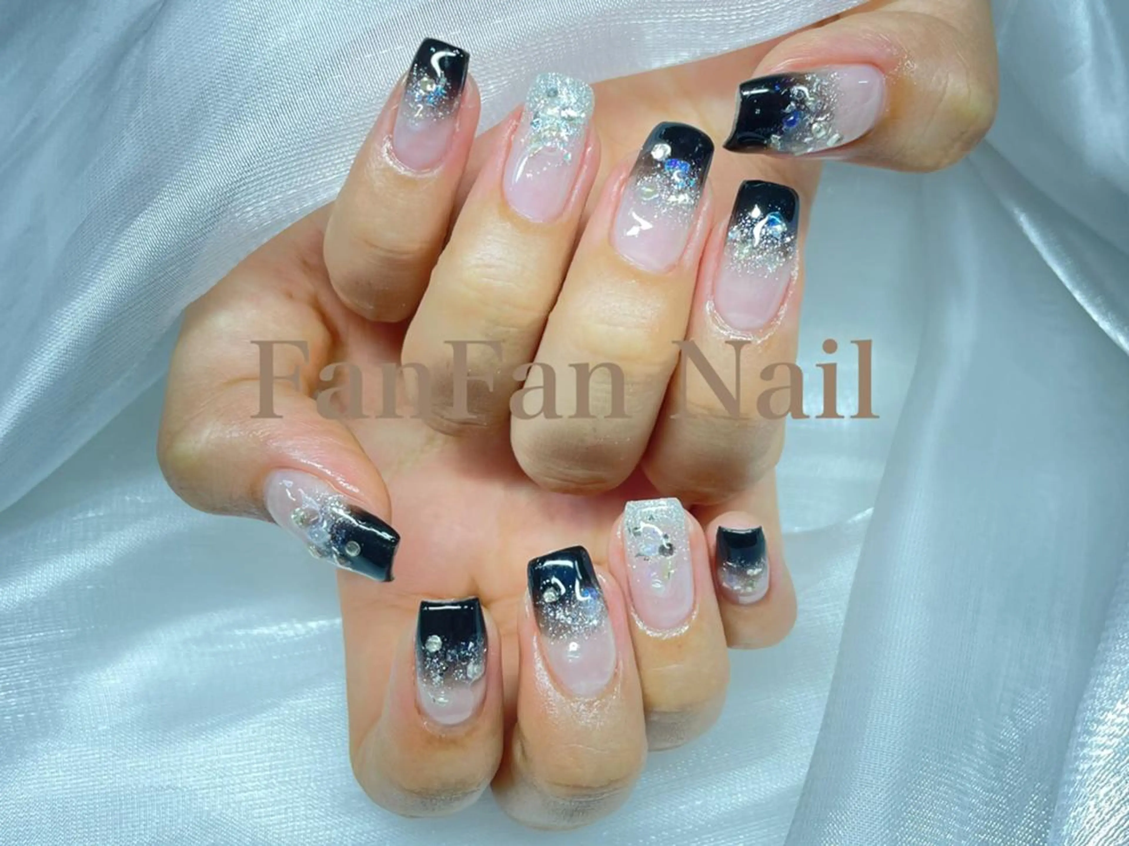 ネイル アートネイル オーロラネイル ガーリー キラキラネイル 韓国ネイル Fanfan  長さ出し専門のネイルデザイン