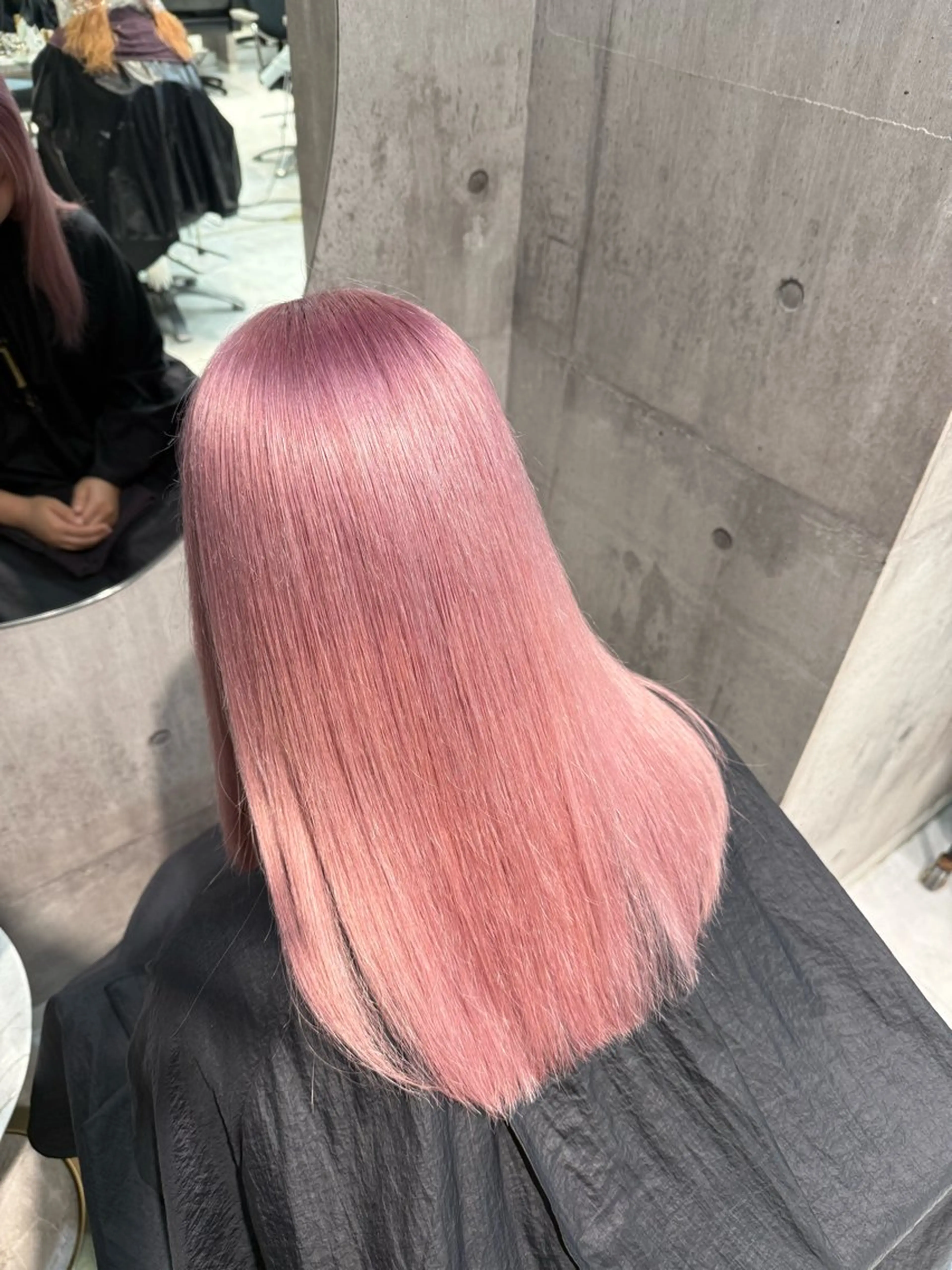 ミディアム カラー ヘアアレンジ ベージュカラー ブリーチ ブロンド ミルクティーベージュ ピンクカラー ヘアカラー 【🥀履歴修正🥀】 ハイトーン職人/拓真のヘアスタイル