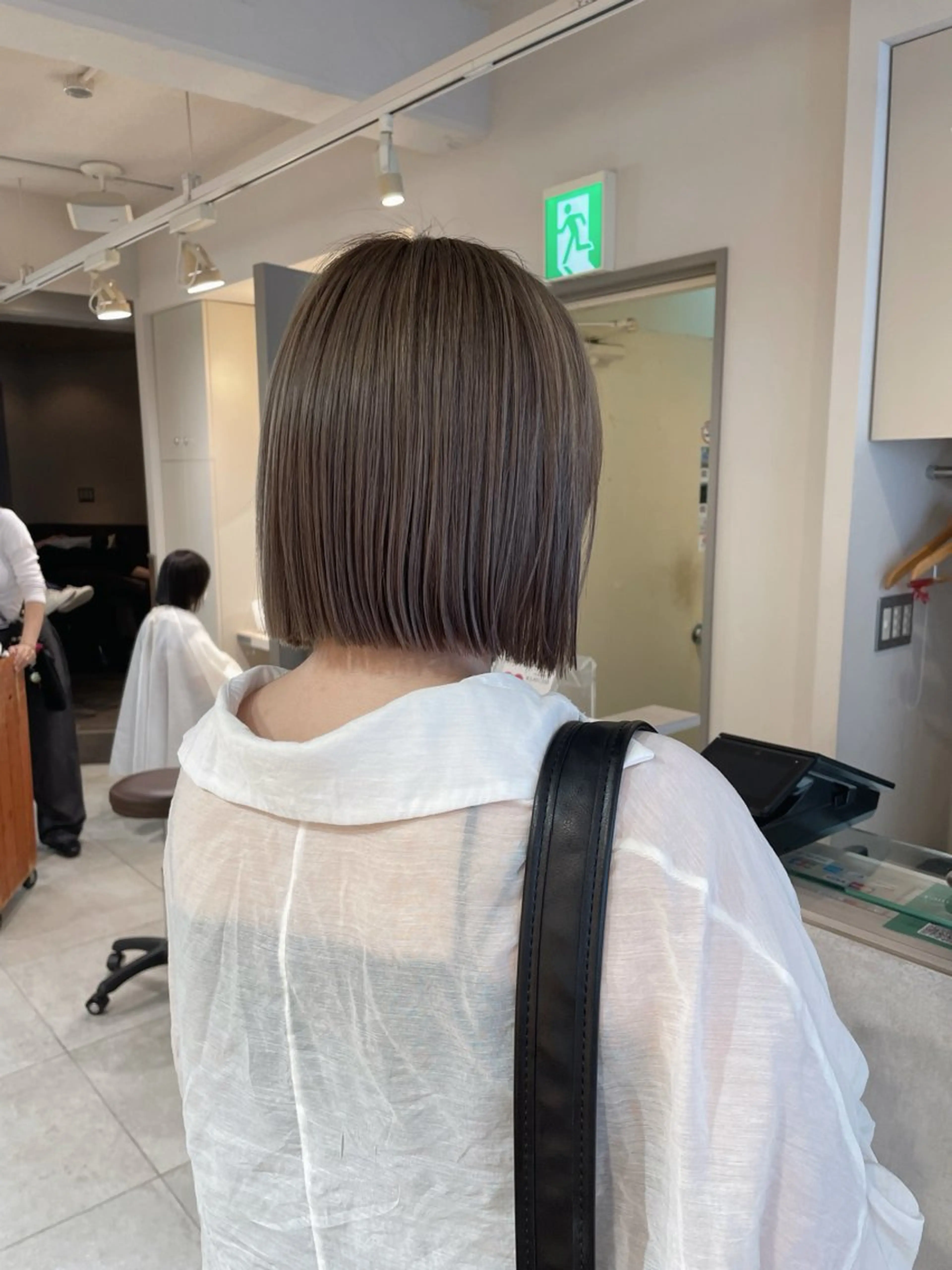 ミディアム カラー 切りっぱなしボブ 透明感カラー グレージュ オレンジ ボブ カット ヘアカラー トリートメント 切りっぱなしボブ ソノキユウカのヘアスタイル