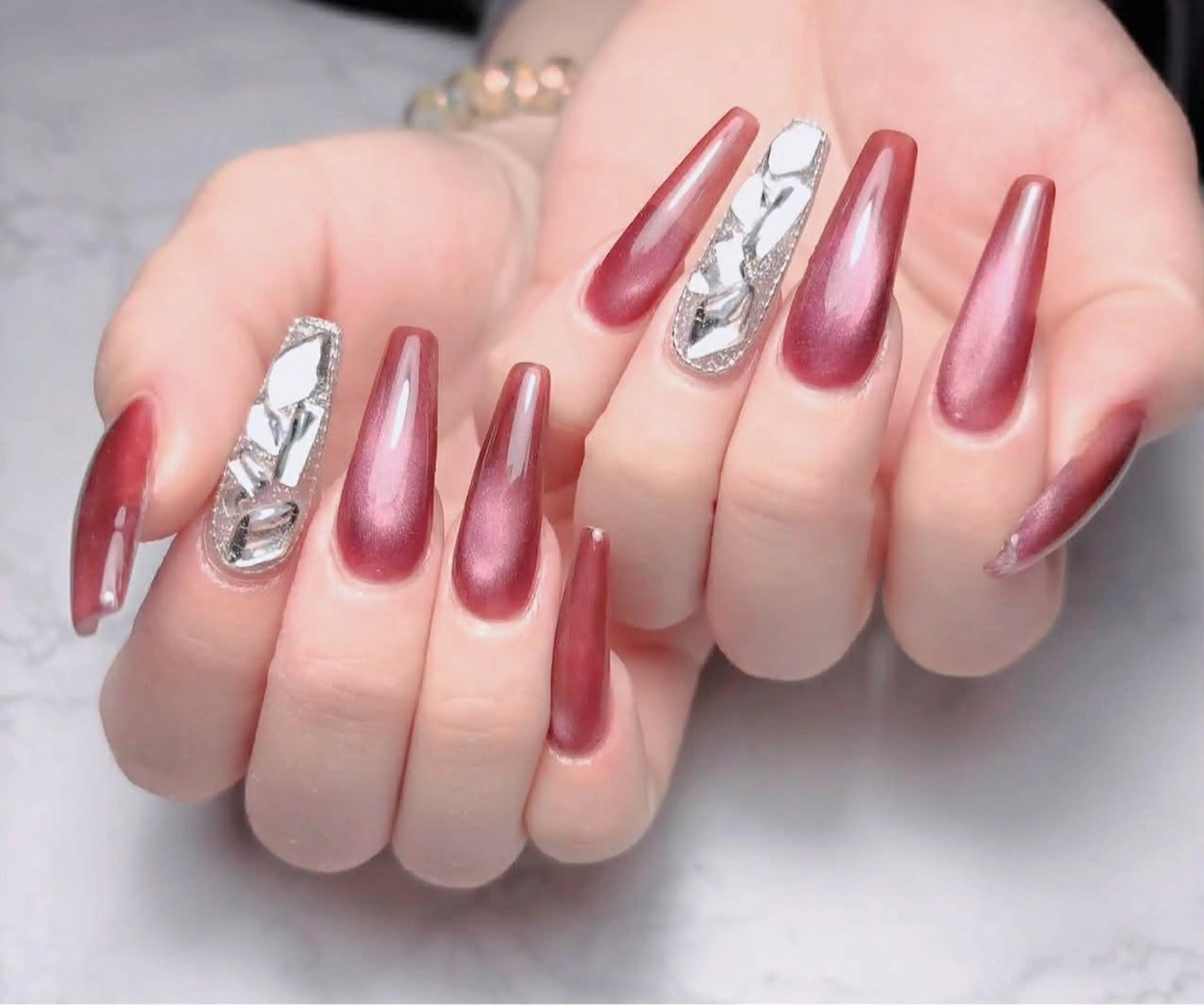 ネイル アートネイル ボルドー フレンチネイル ジェルネイル 氷ネイル・うるうるネイル ハンドネイル Julie Nails所属・Nguyenthuy Linhのネイルデザイン