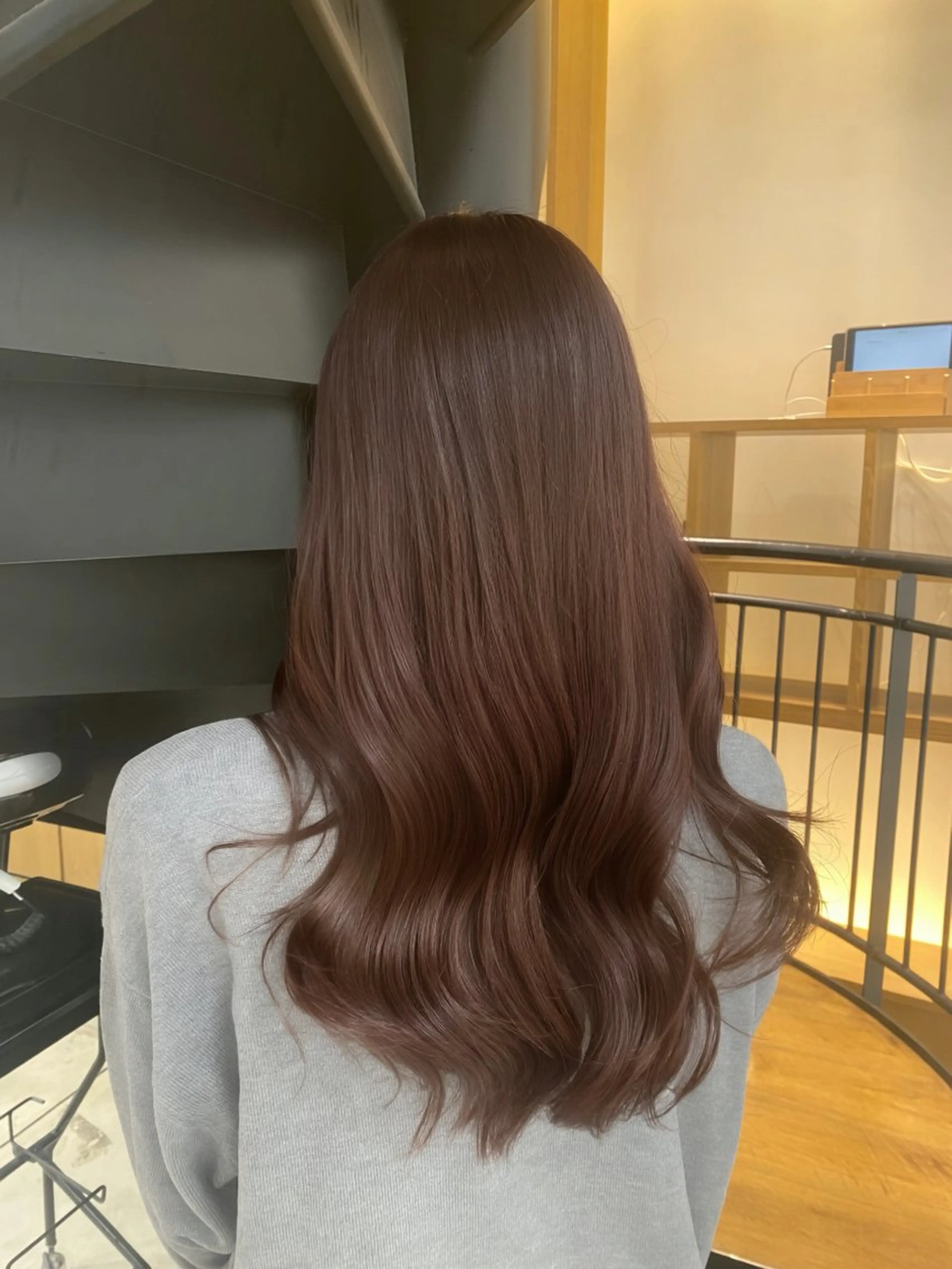 ロング カラー パーマ ヘアアレンジ ベージュカラー 透明感カラー 韓国風ヘア レイヤーカット カット ヘアカラー GO TODAY SHAiRE SALON所属・中顔面短縮カット🪽 レイヤー🥀コウヘイのヘアスタイル