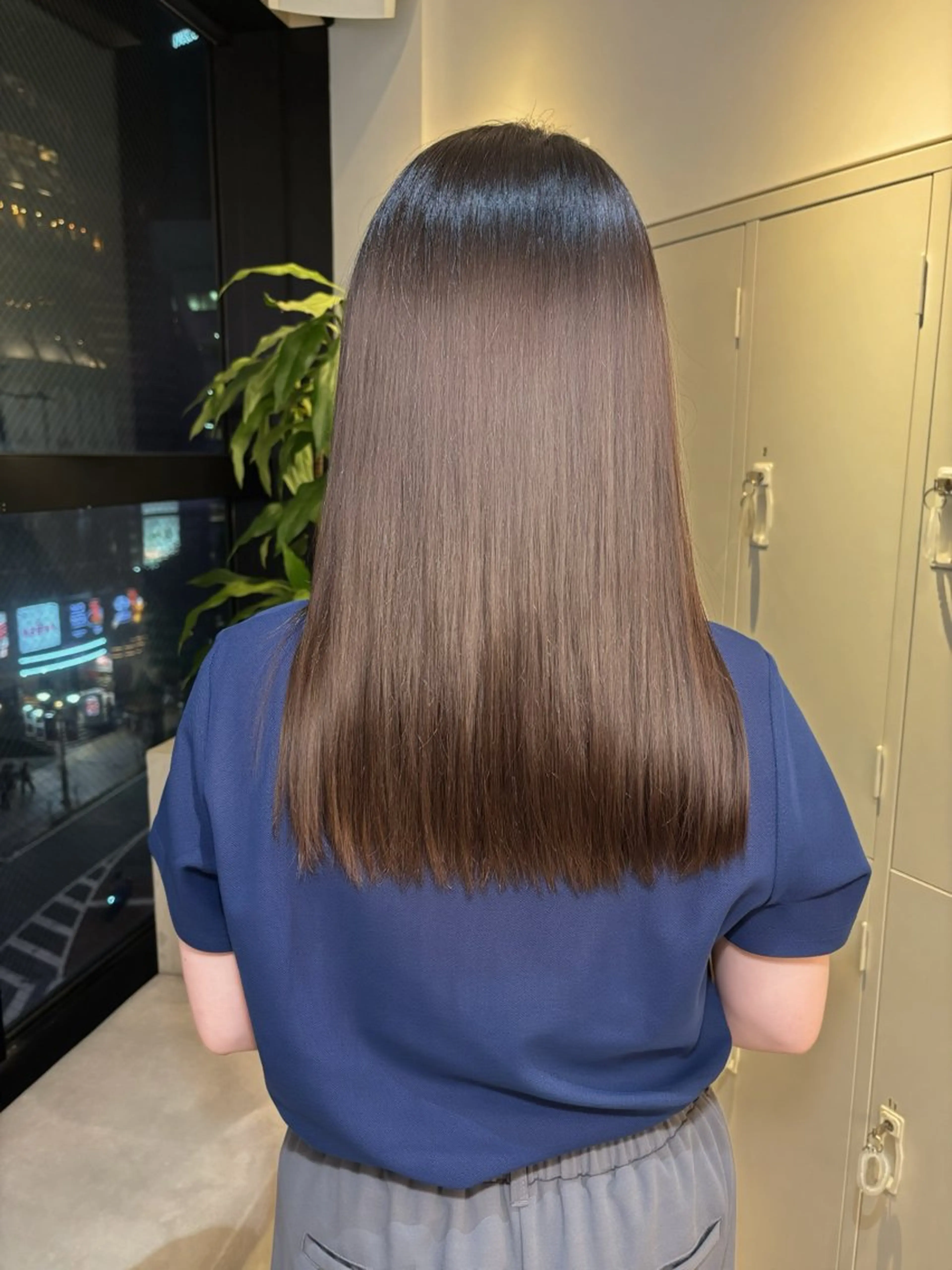 セミロング 縮毛矯正 🍀祥吾🍀レイヤー 艶髪❣️髪質改善❤️のヘアスタイル