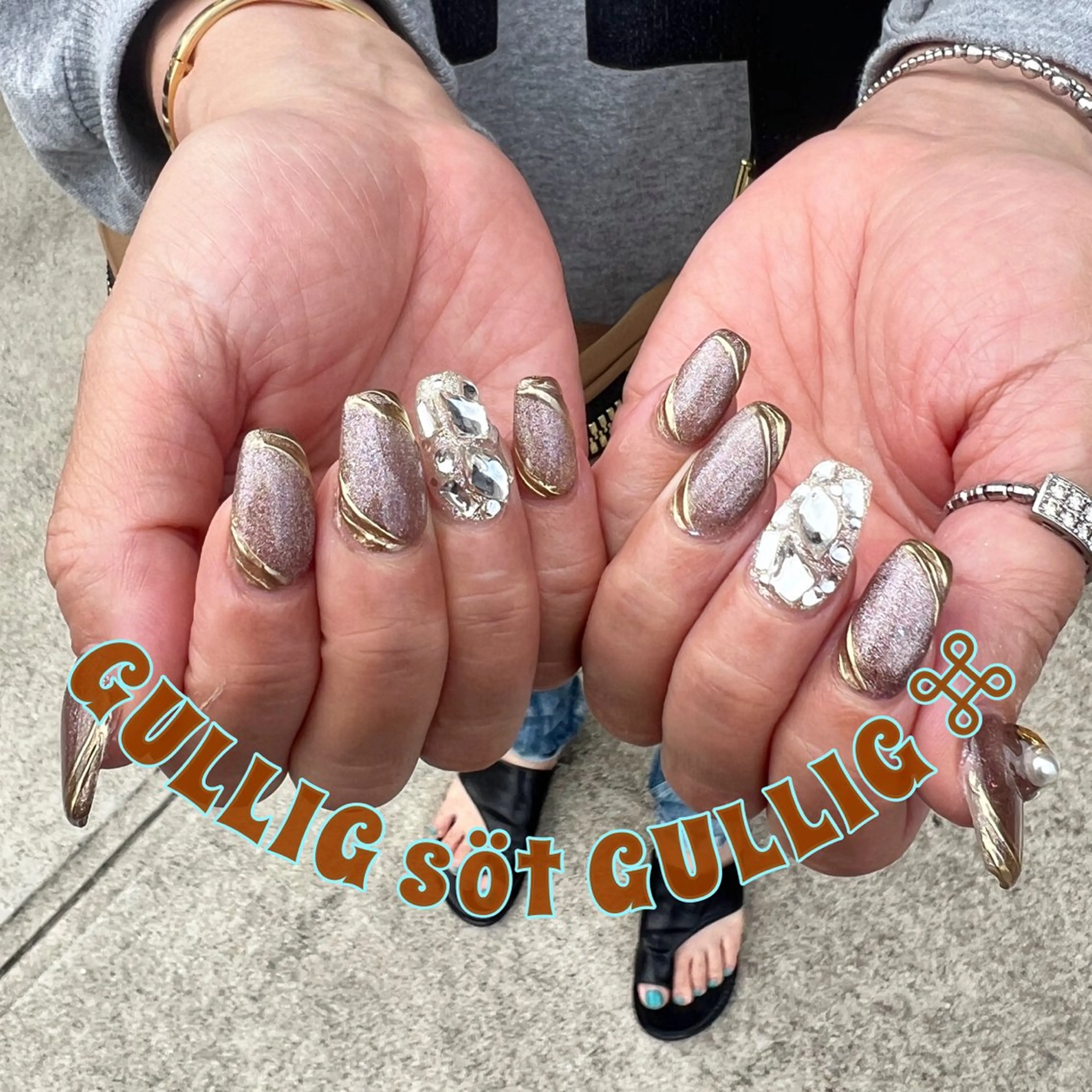 ネイル GULLIG söt GULLIGのネイルデザイン