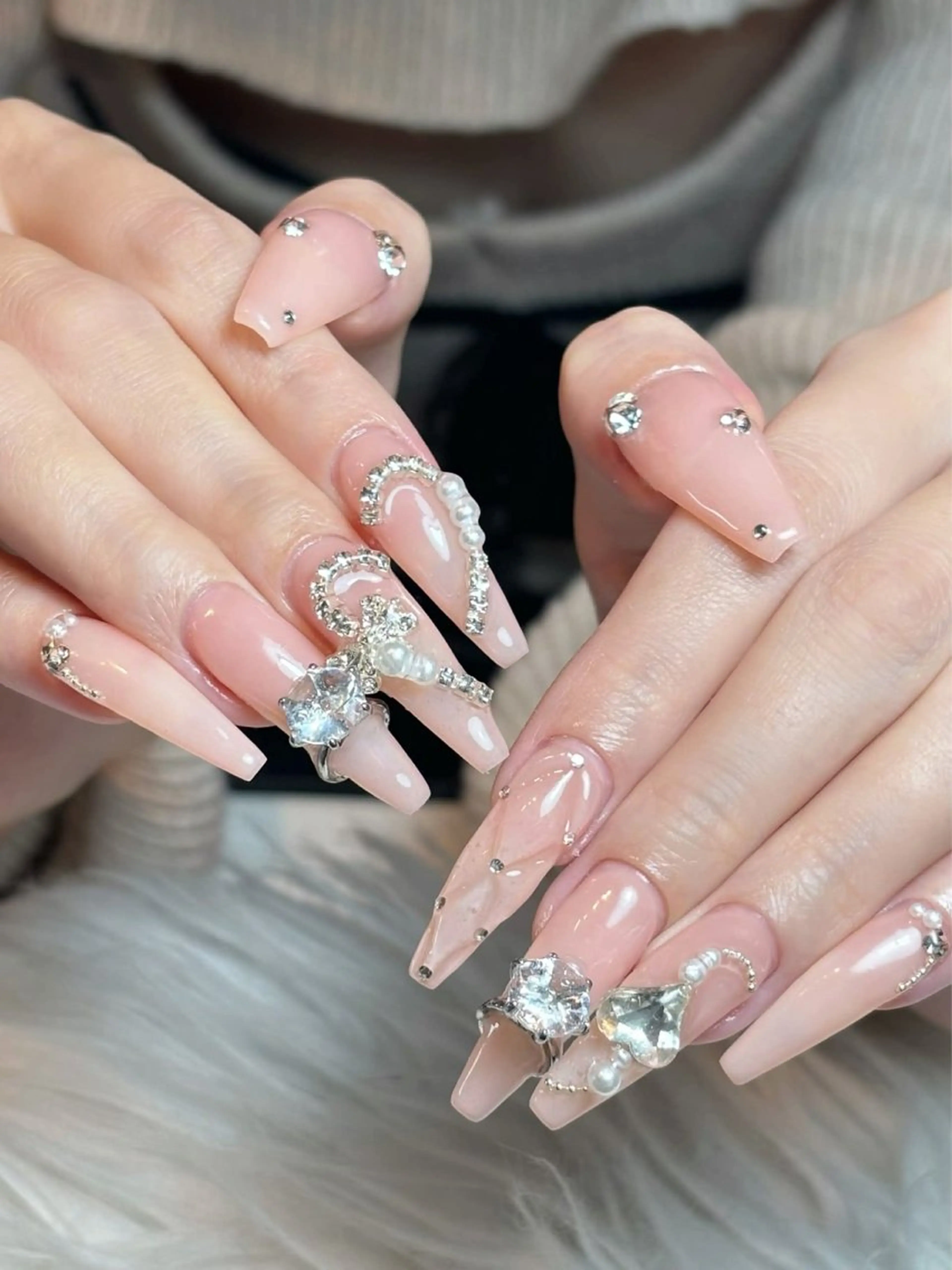 ネイル チークネイル ドット フレンチネイル グラデーション ハート ハンドネイル ハンドケア Eli Nails 新宿のネイルデザイン