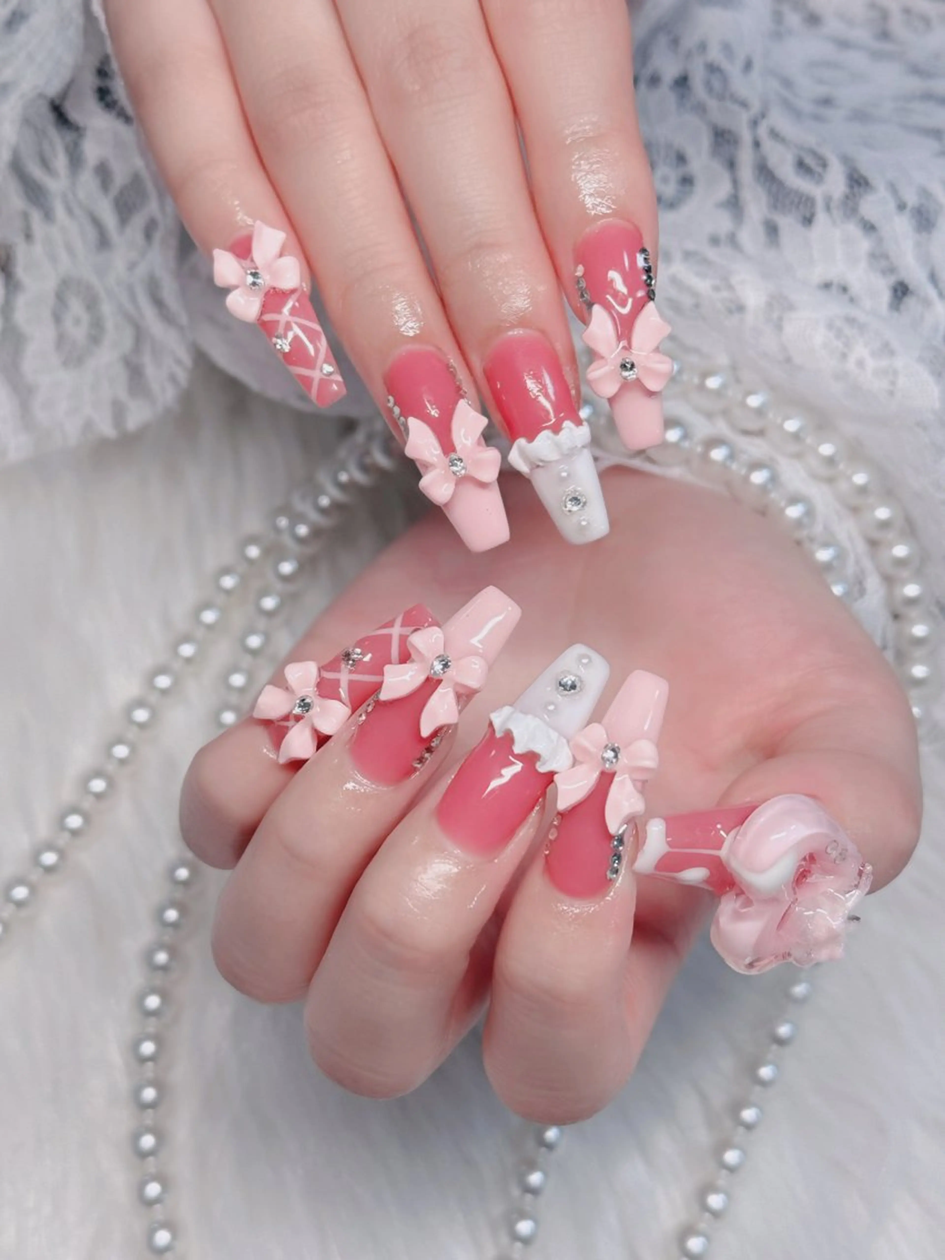 ネイル オーロラネイル フレンチネイル ジェルネイル ハロウィン キラキラネイル H.baby Nail Salonのネイルデザイン