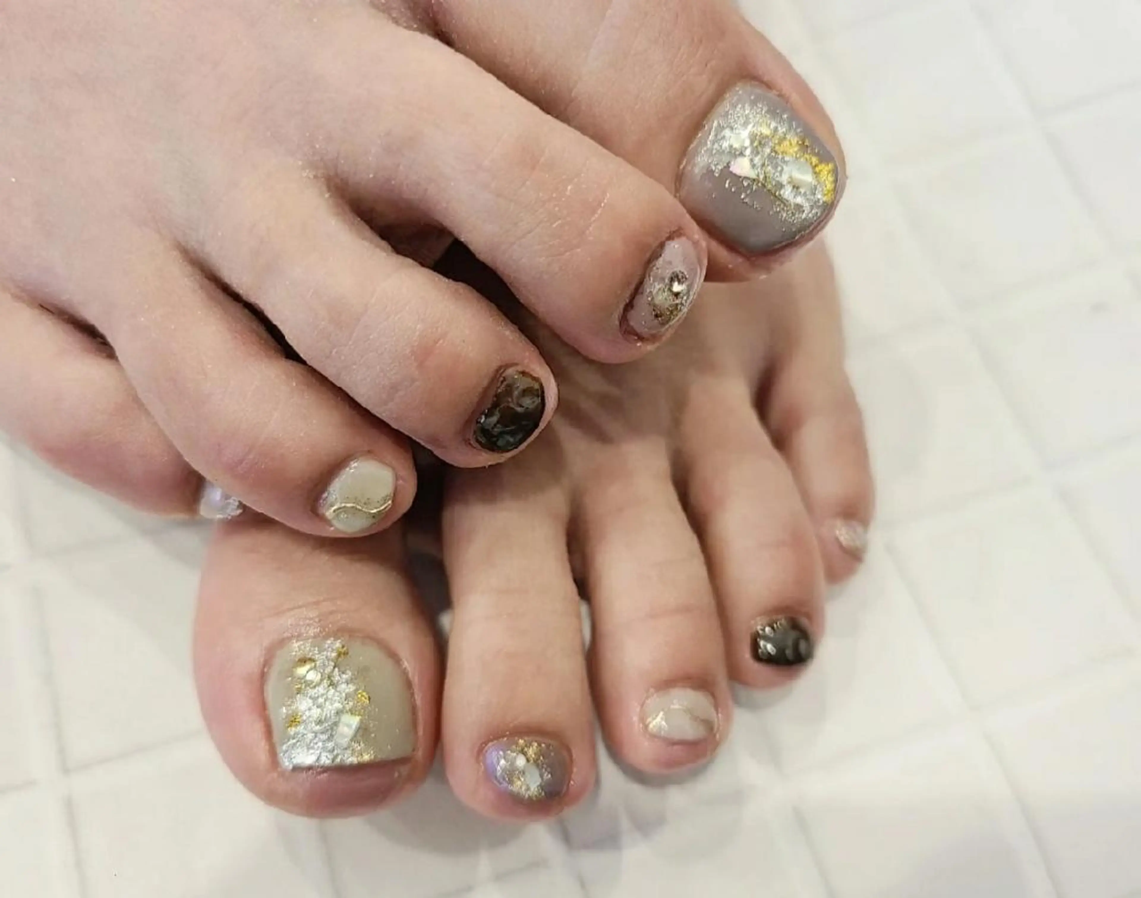 ネイル フットネイル キラキラネイル フットネイル 関口 友菜のヘアスタイル