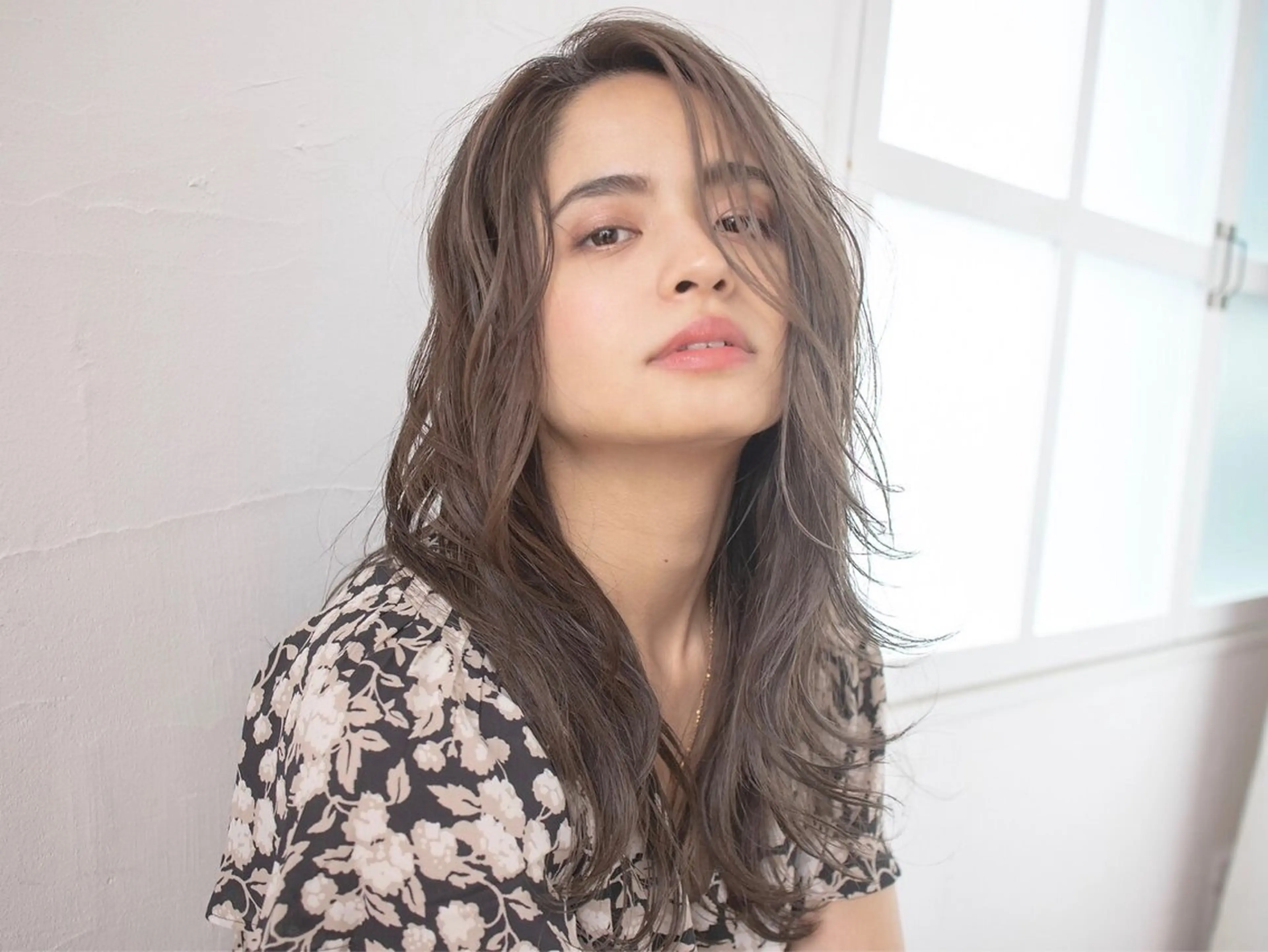 ロング カラー カット ヘアカラー トリートメント 💎ハイトーン/艶 カラー モエカ💎のヘアスタイル