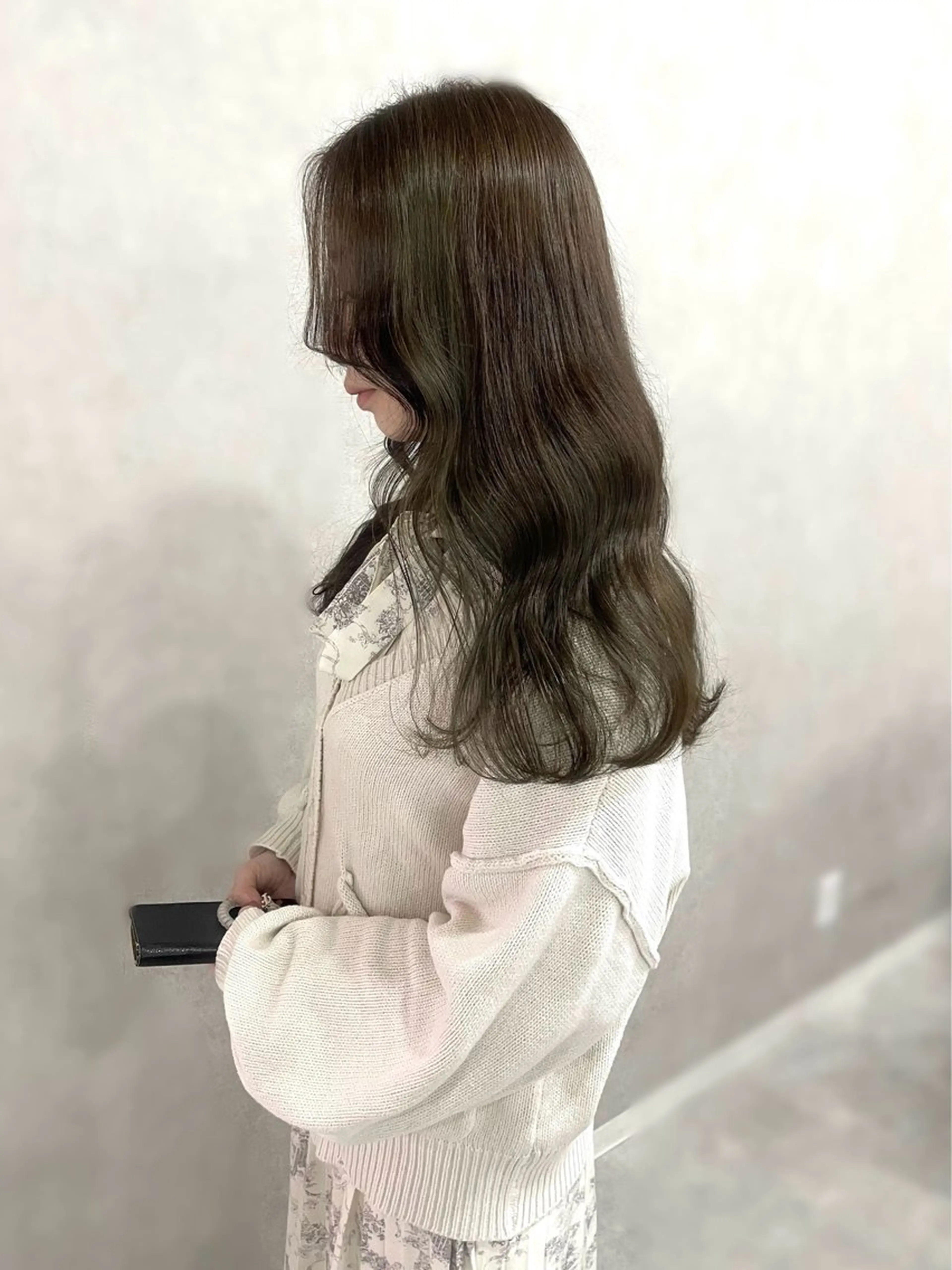 ロング カラー ベージュカラー オリーブベージュ ヘアカラー 盛れる顔まわり✨🎀 レイヤー別所好葉のヘアスタイル