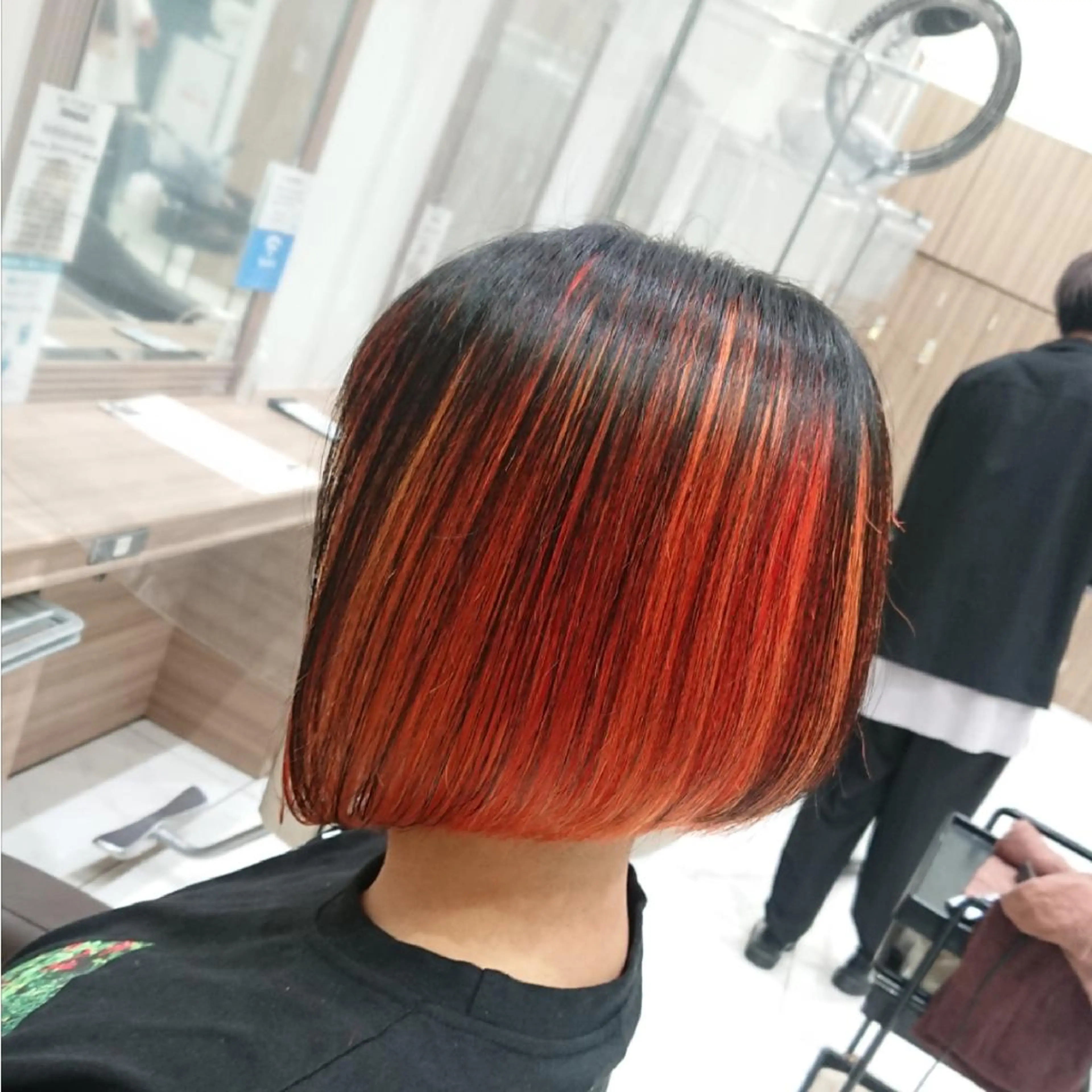 ショート カラー 黒髪 インナーカラー オレンジ あらげ 🌈推しカラー🌈ᵕのヘアスタイル
