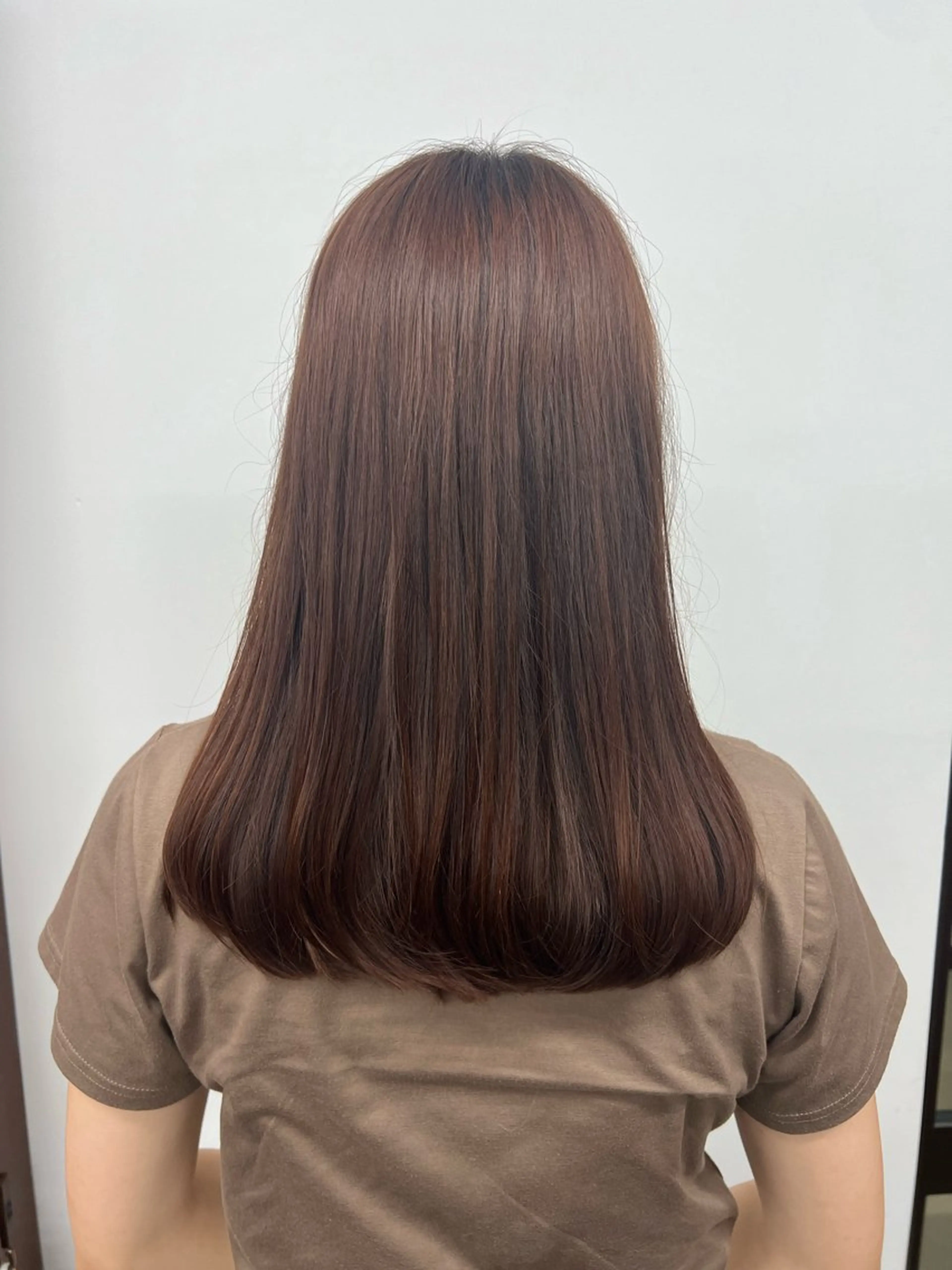 セミロング アトリエファゴ Yuineのヘアスタイル