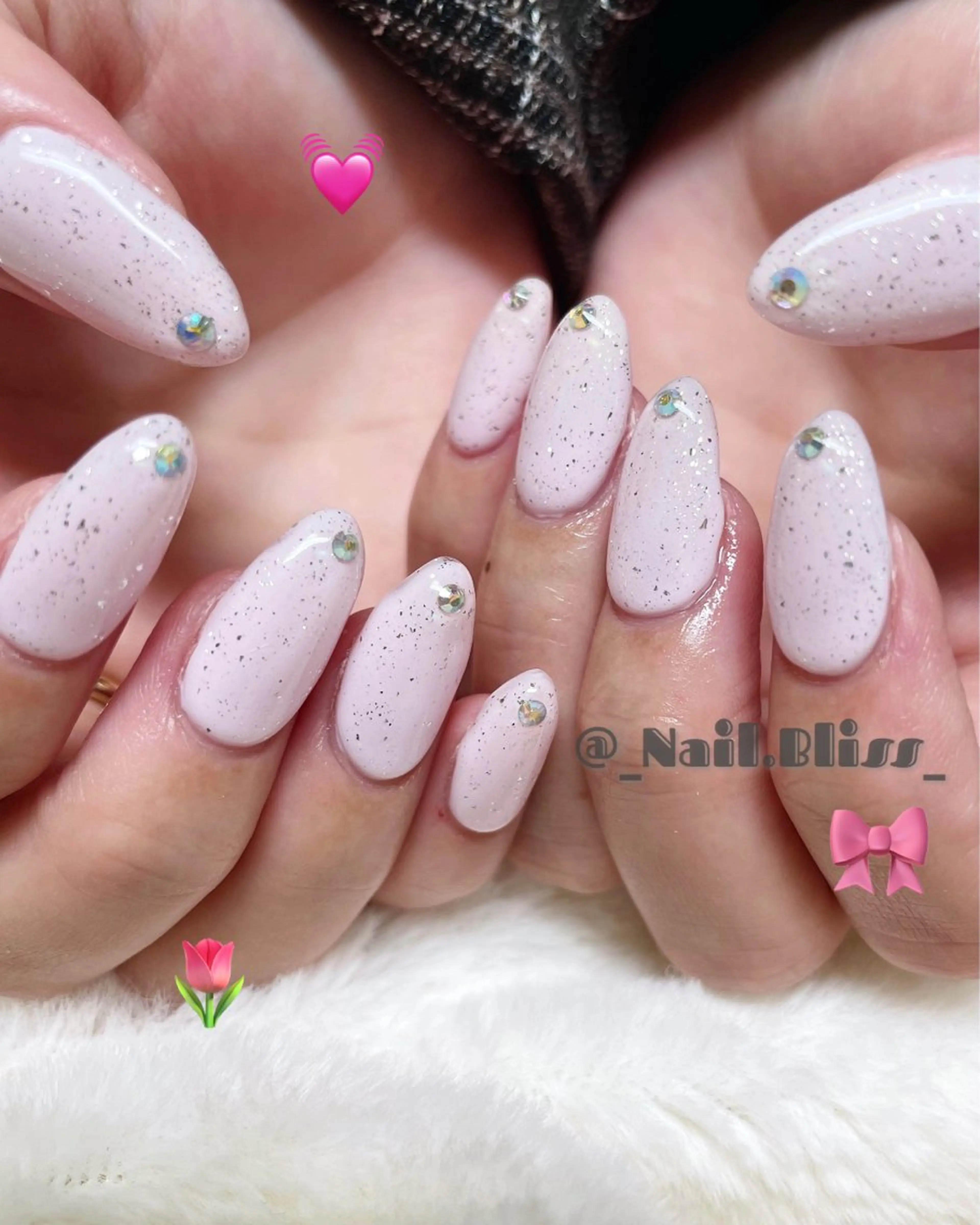 ネイル オーロラネイル ワンカラーネイル ピンク ストーンネイル ハンドネイル NAIL BLISSのネイルデザイン