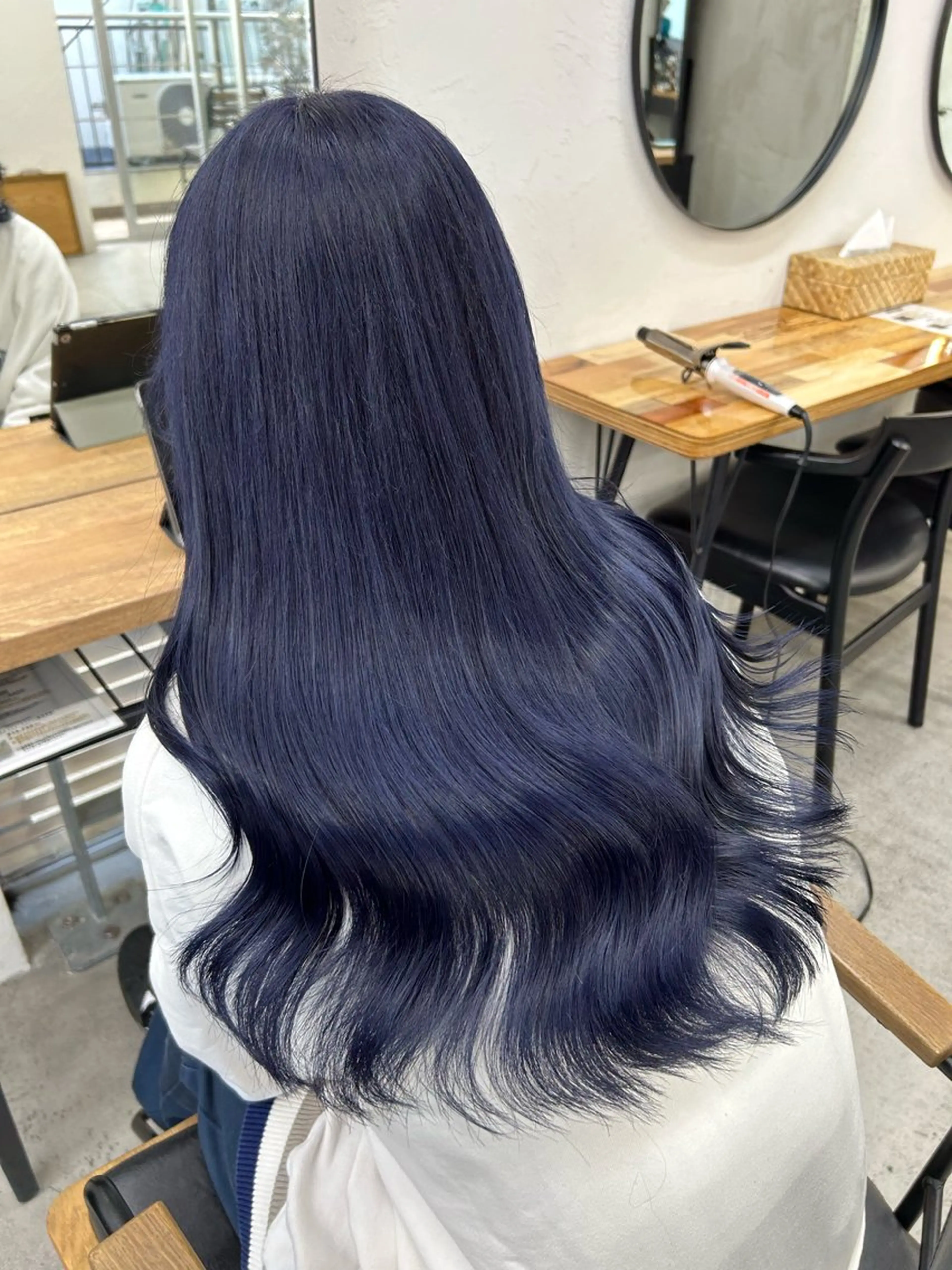 セミロング カラー 黒髪 ブリーチ ブルーカラー ブルーブラック ブルーラベンダー ヘアカラー トリートメント ヘアセット RYOSUKE ハイトーンのヘアスタイル