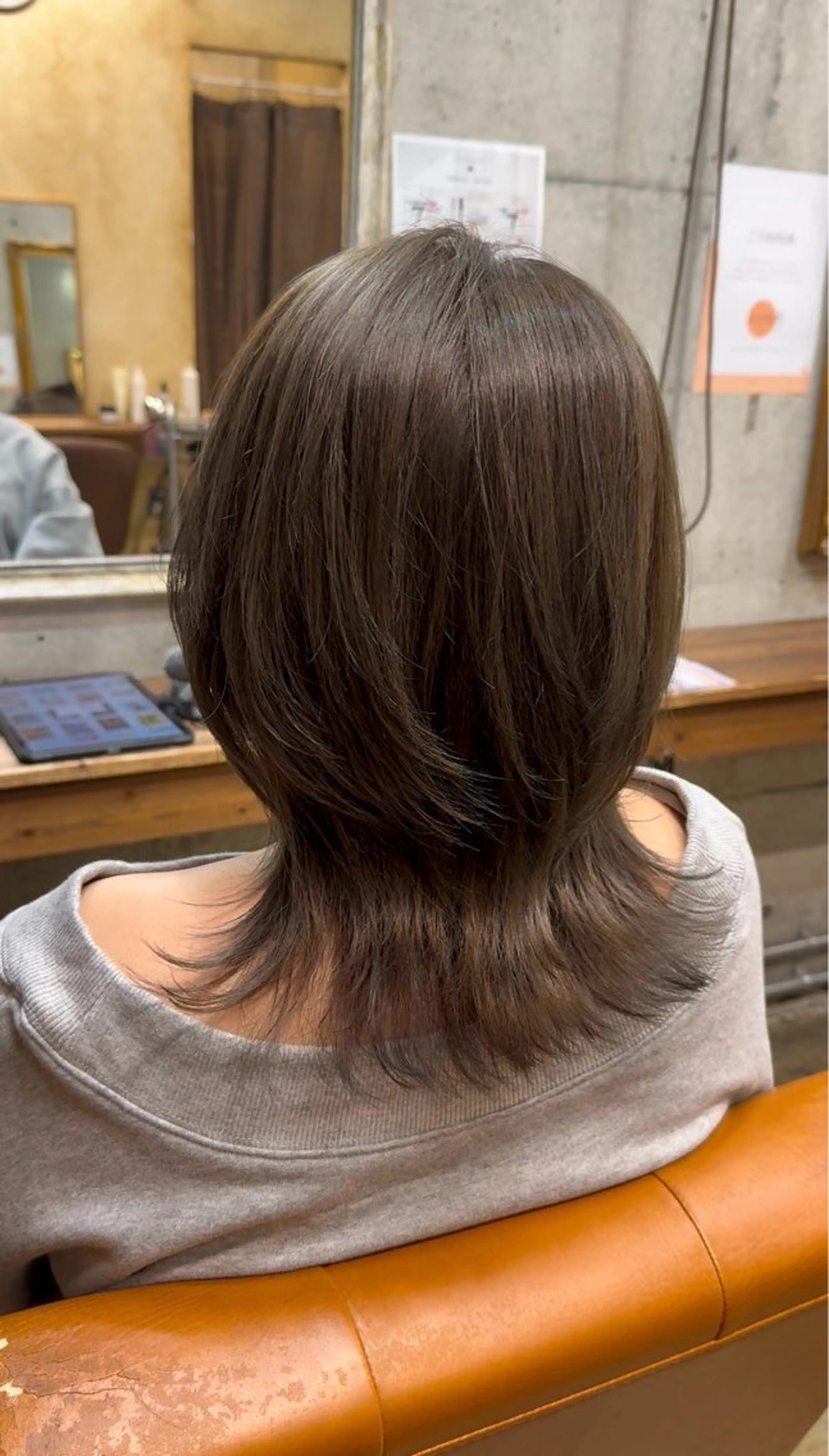 ミディアム カラー ベージュカラー ブリーチ 透明感カラー オリーブベージュ くびれヘア カット ヘアカラー トリートメント Cadre新小岩🫧 栗原葵のヘアスタイル