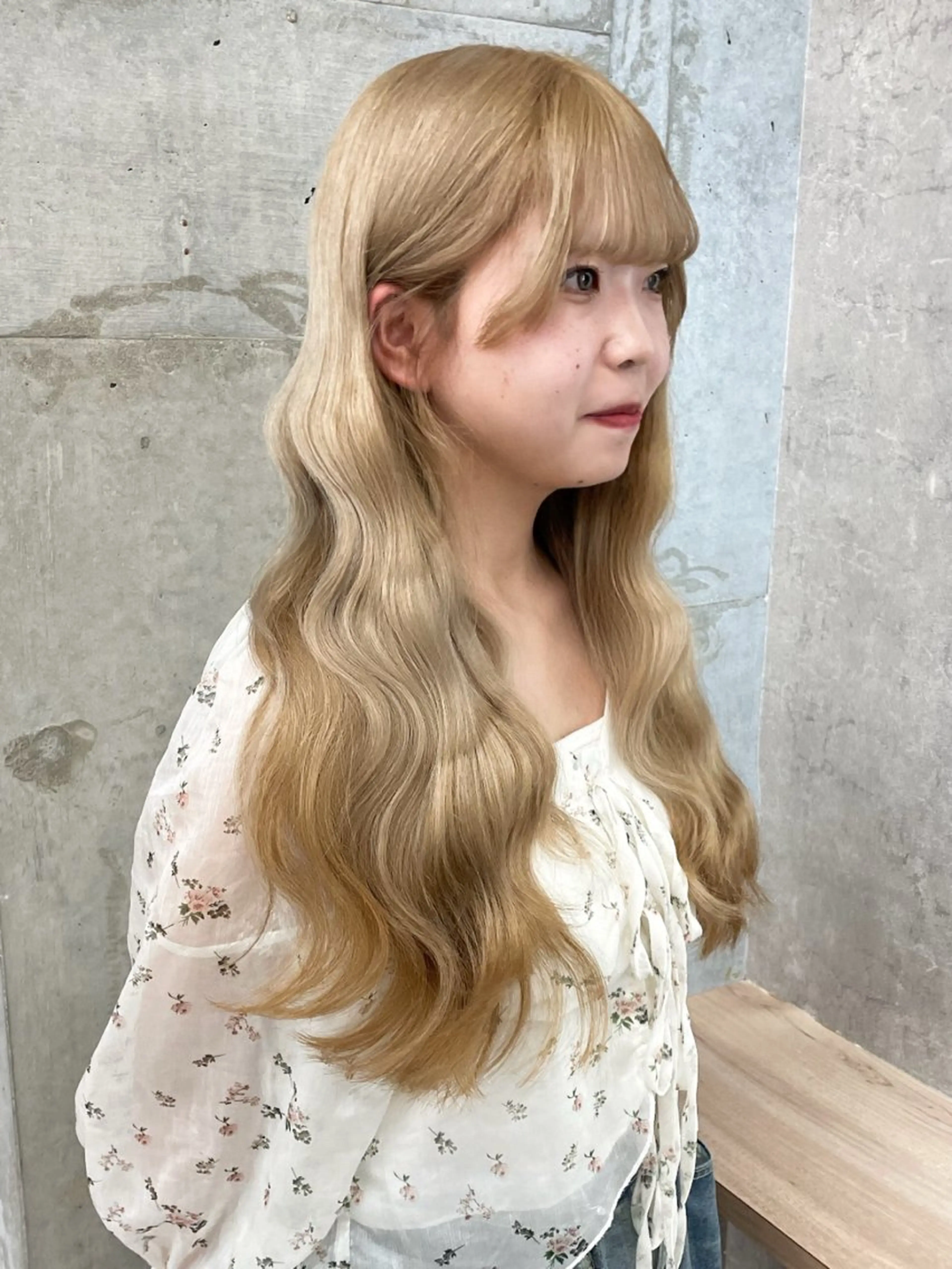 セミロング カラー ベージュカラー ブリーチ ブロンド ブロンドベージュ ケアブリーチ ヘアカラー ブリーチ/ベージュ 💕/momoaのヘアスタイル