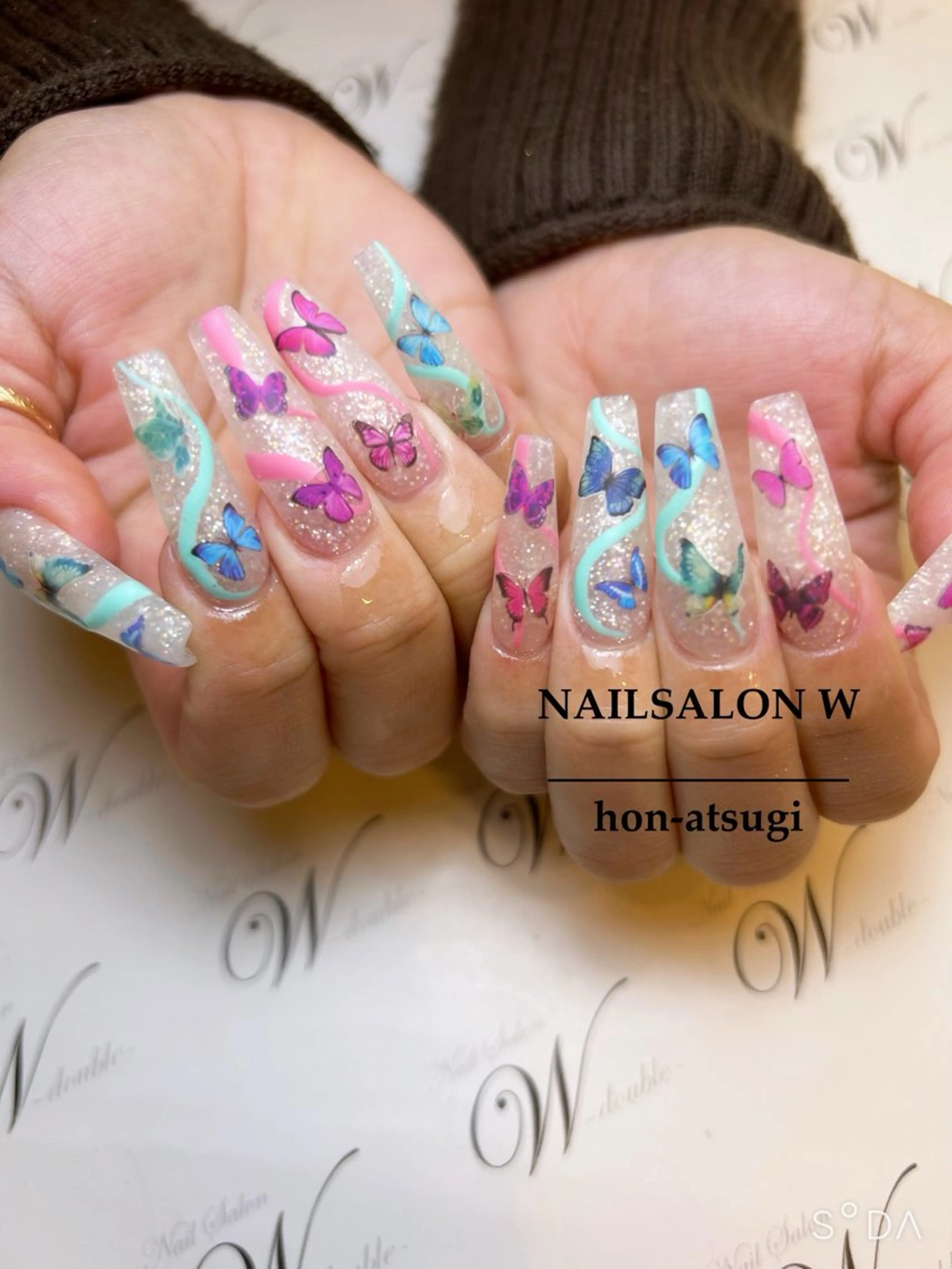 セミロング ハンドネイル ネイルサロン ダブルのネイルデザイン