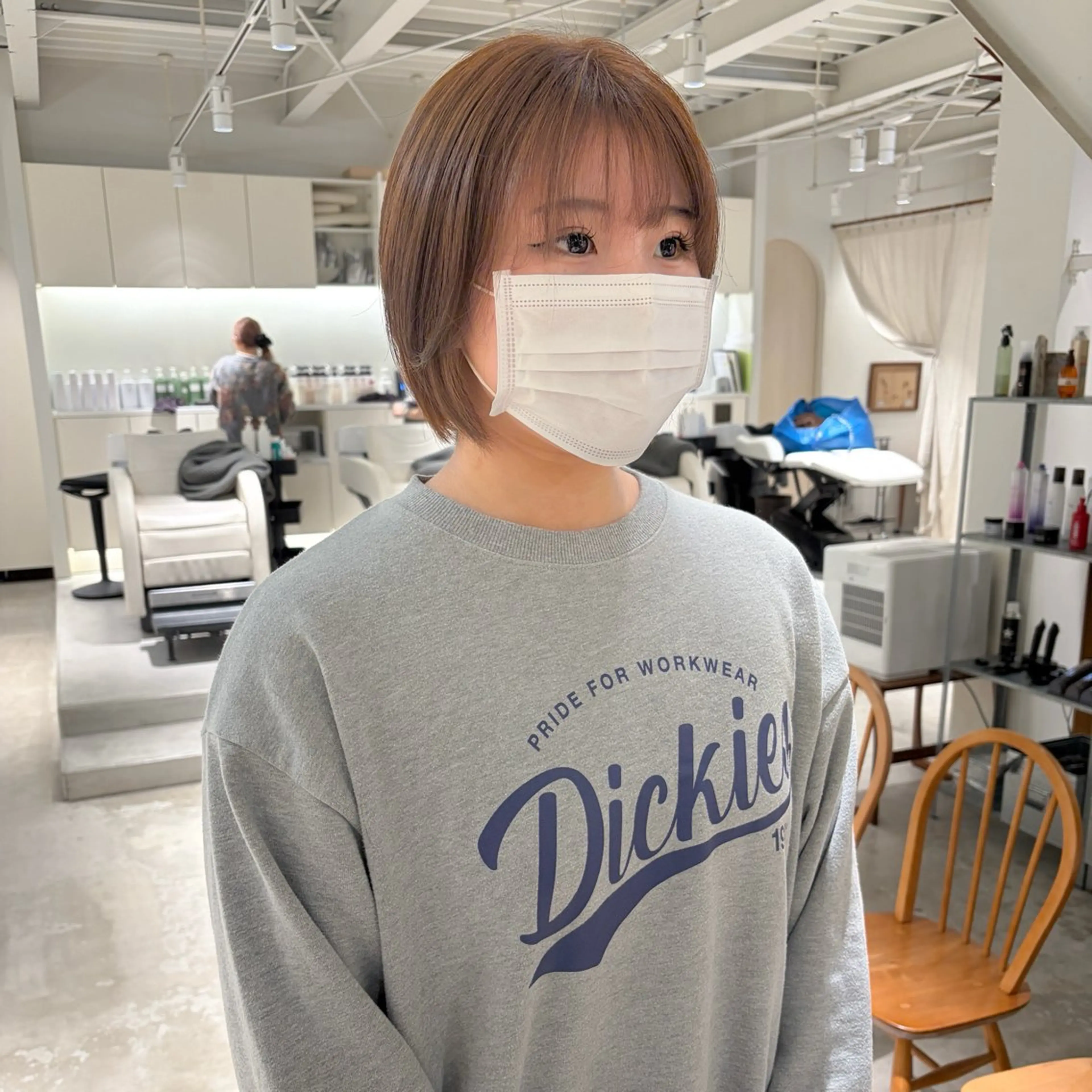 ミディアム カラー ベージュカラー ブリーチ 透明感カラー ブリーチなしカラー ヘアカラー 周東 芽依のヘアスタイル