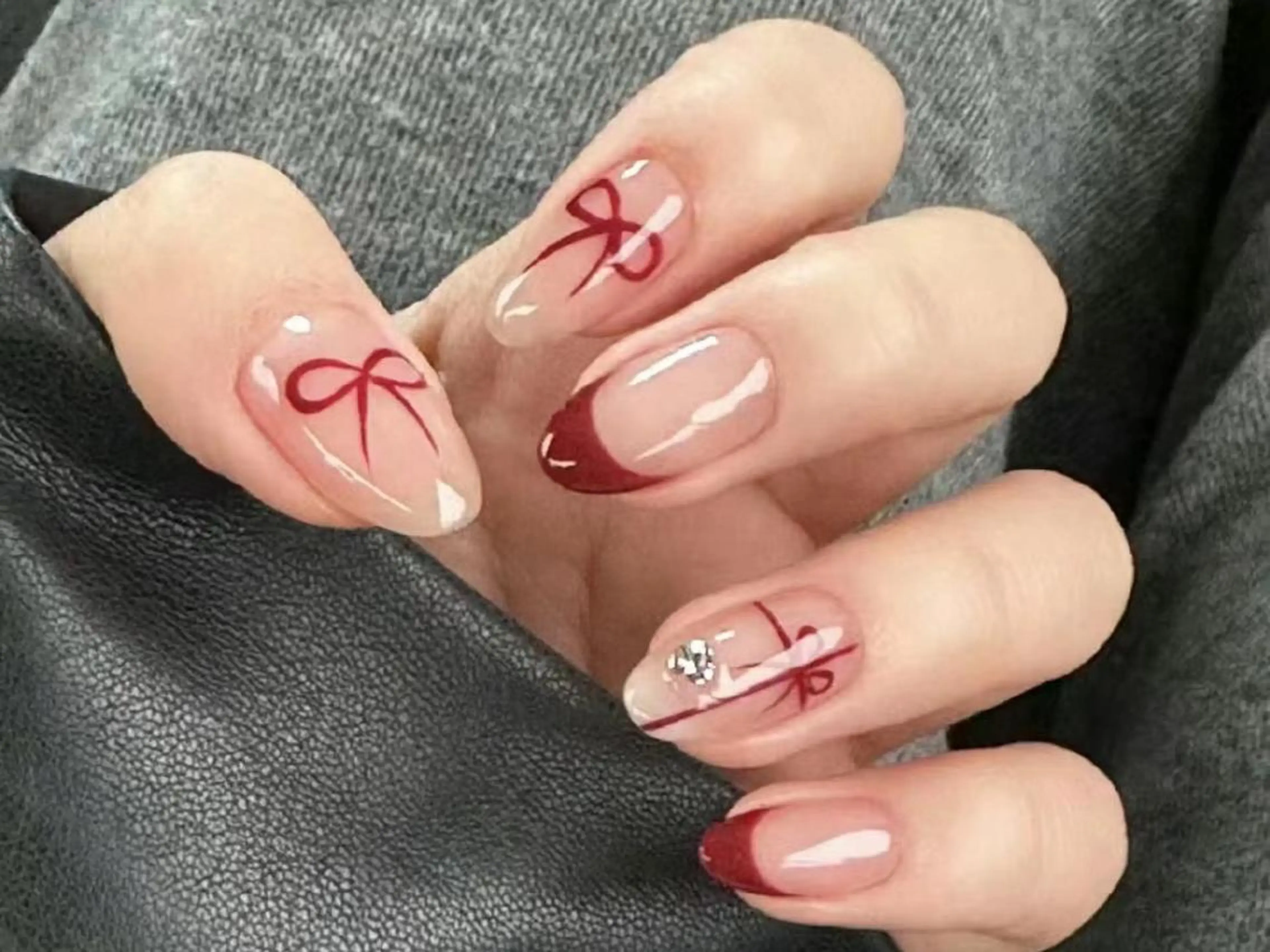 ネイル オーロラネイル 長さ出し フレンチネイル ガーリー キラキラネイル ハンドネイル Lucky nail salonのネイルデザイン
