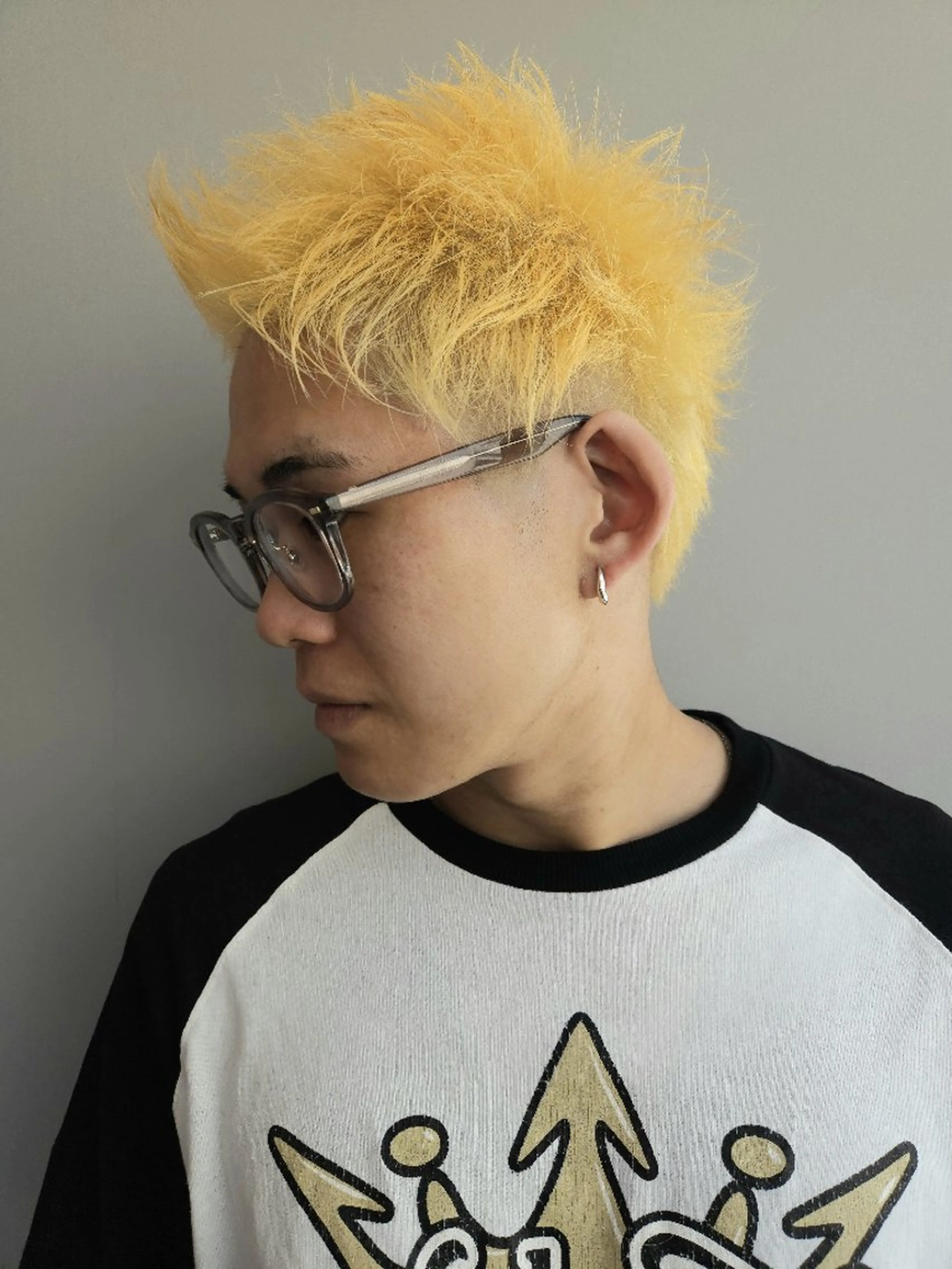 メンズ カラー ショート メンズブリーチ スパイキーショート ブリーチ 抜きっぱなしブロンド ケアブリーチ 成瀬 弘光のヘアスタイル