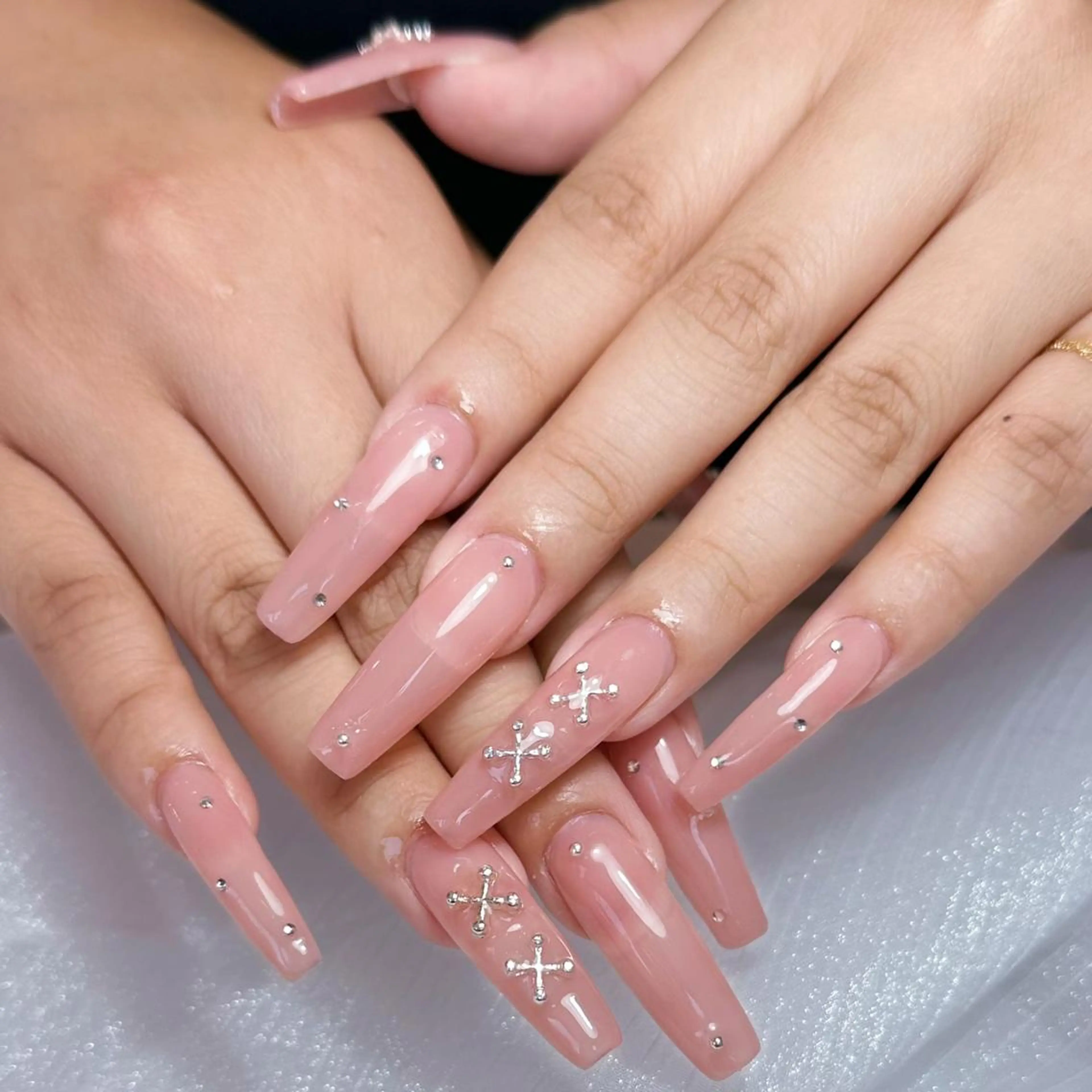 ネイル アートネイル オーロラネイル ガーリー キラキラネイル 韓国ネイル ハンドネイル Leah 💅のネイルデザイン