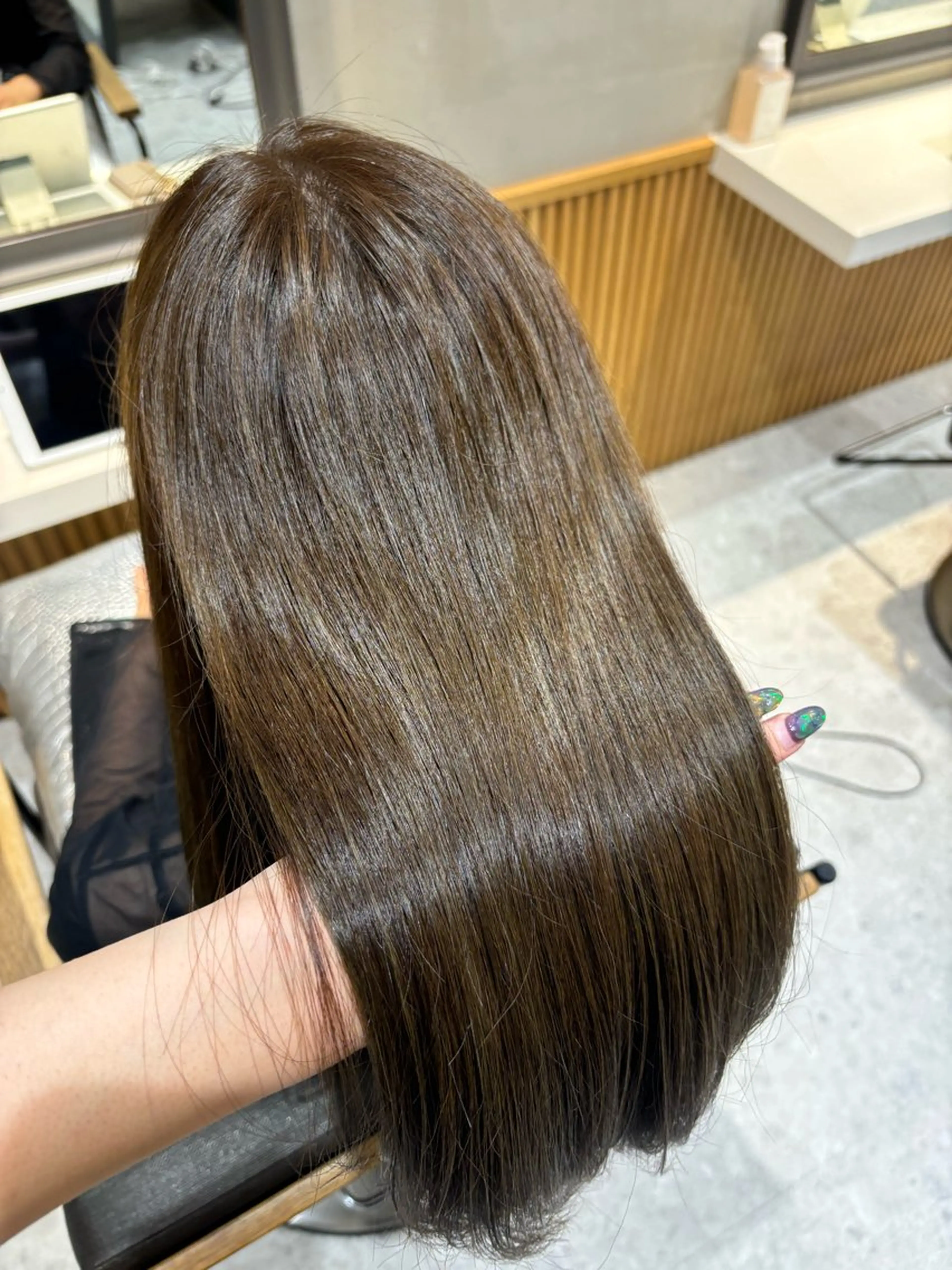 ロング 顔まわりレイヤー 顔周りカット ハイレイヤー レイヤーカット ローレイヤー カット ヘアカラー トリートメント MOMOHA/ 🍑レイヤーカットのヘアスタイル