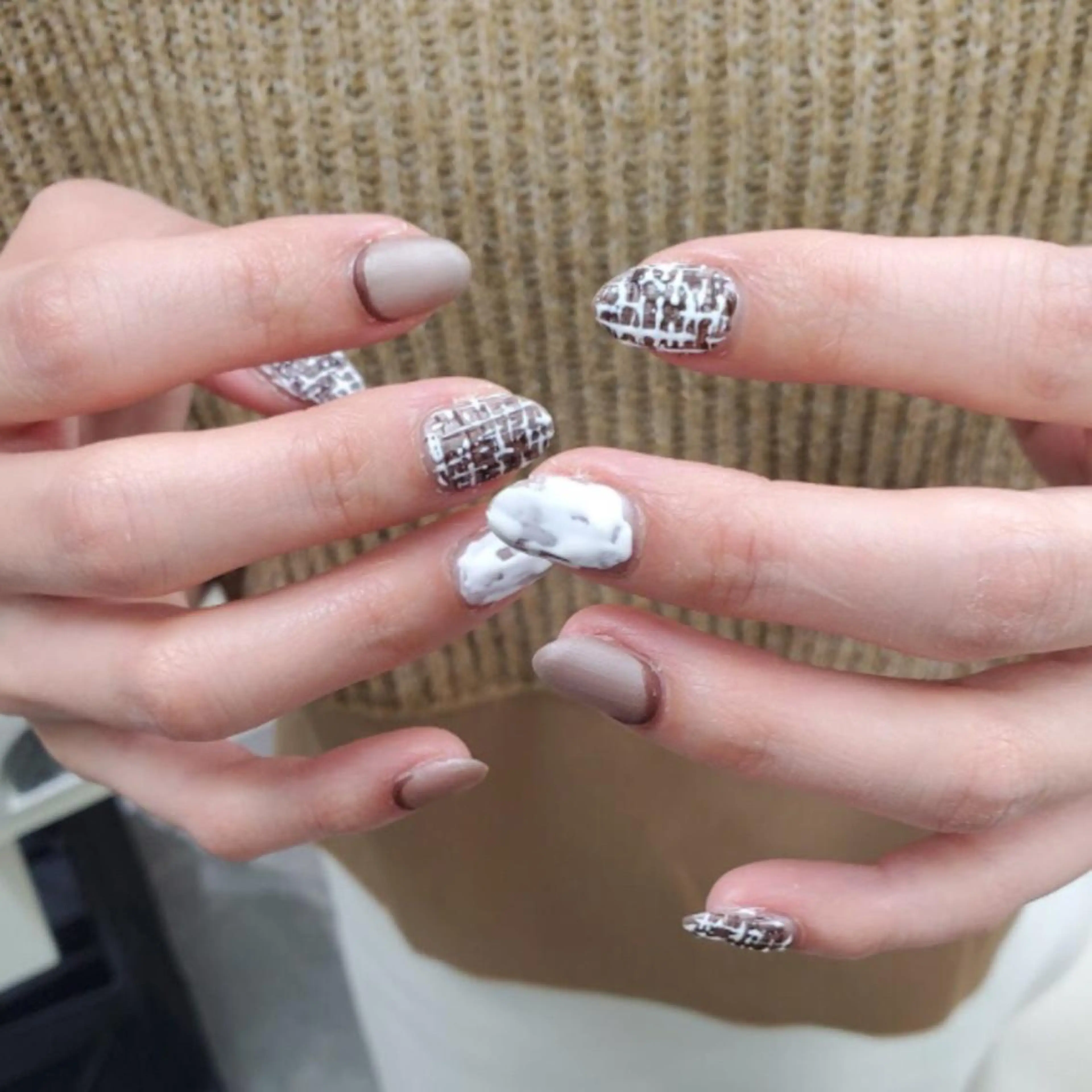 ネイル アートネイル ジェルネイル マットネイル ニュアンスネイル ぷっくりネイル nailstudio eviz新宿店のネイルデザイン