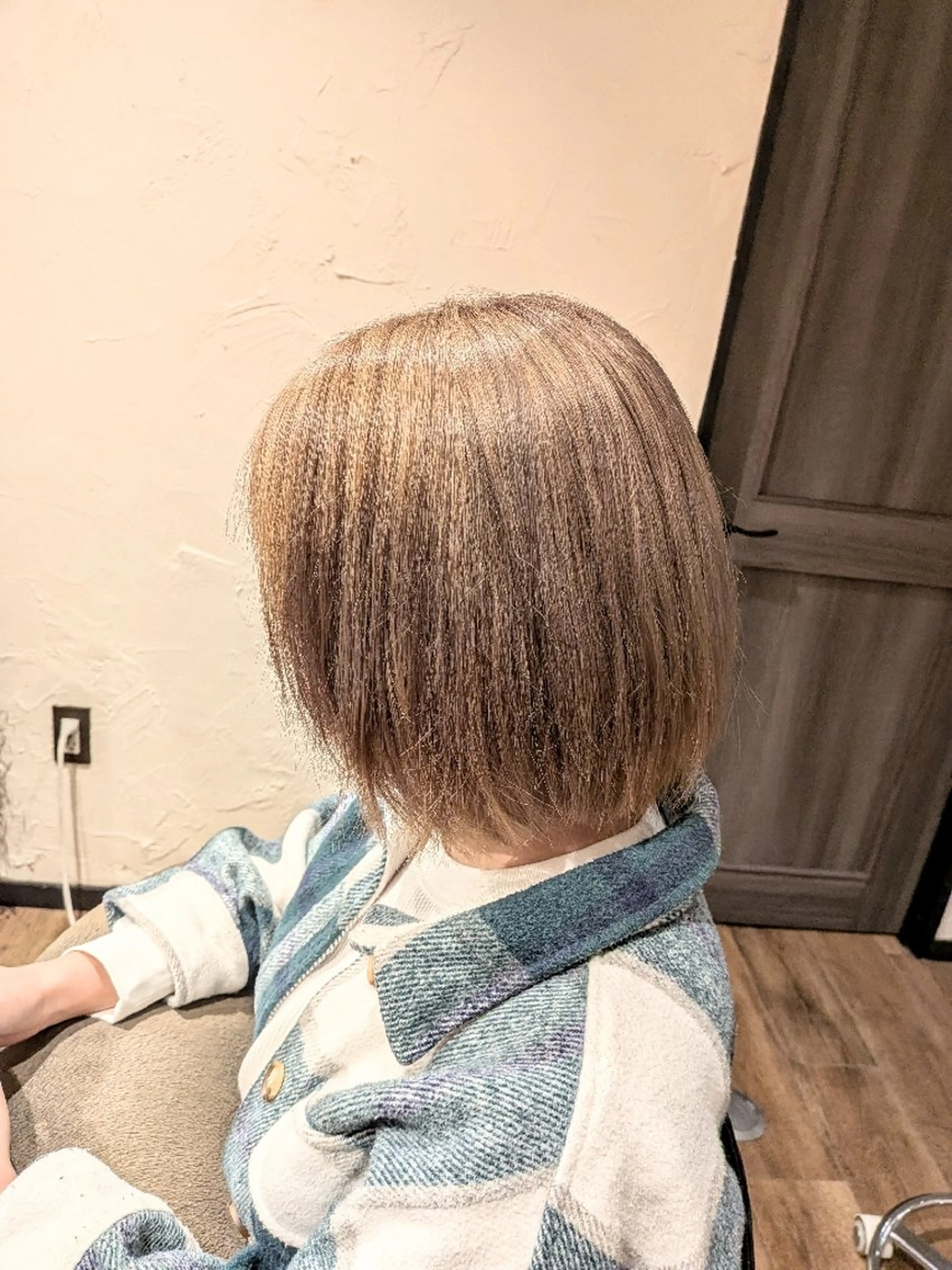 ミディアム カラー ベージュカラー ブリーチ ミルクティーベージュ カット ヘアカラー 土屋 夕貴のヘアスタイル