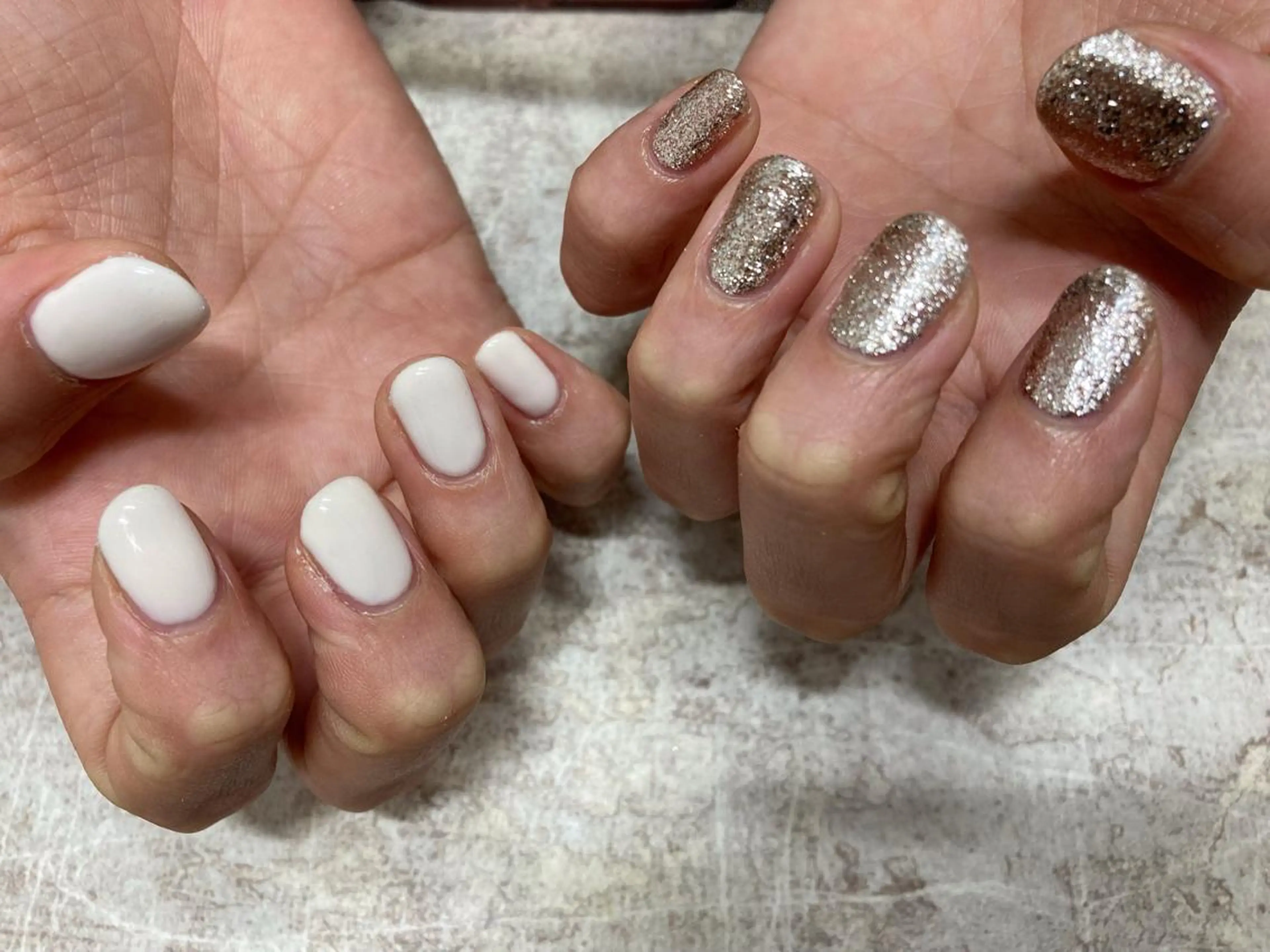 ネイル ゴールド ワンカラーネイル ホワイト mogunail &blowのネイルデザイン