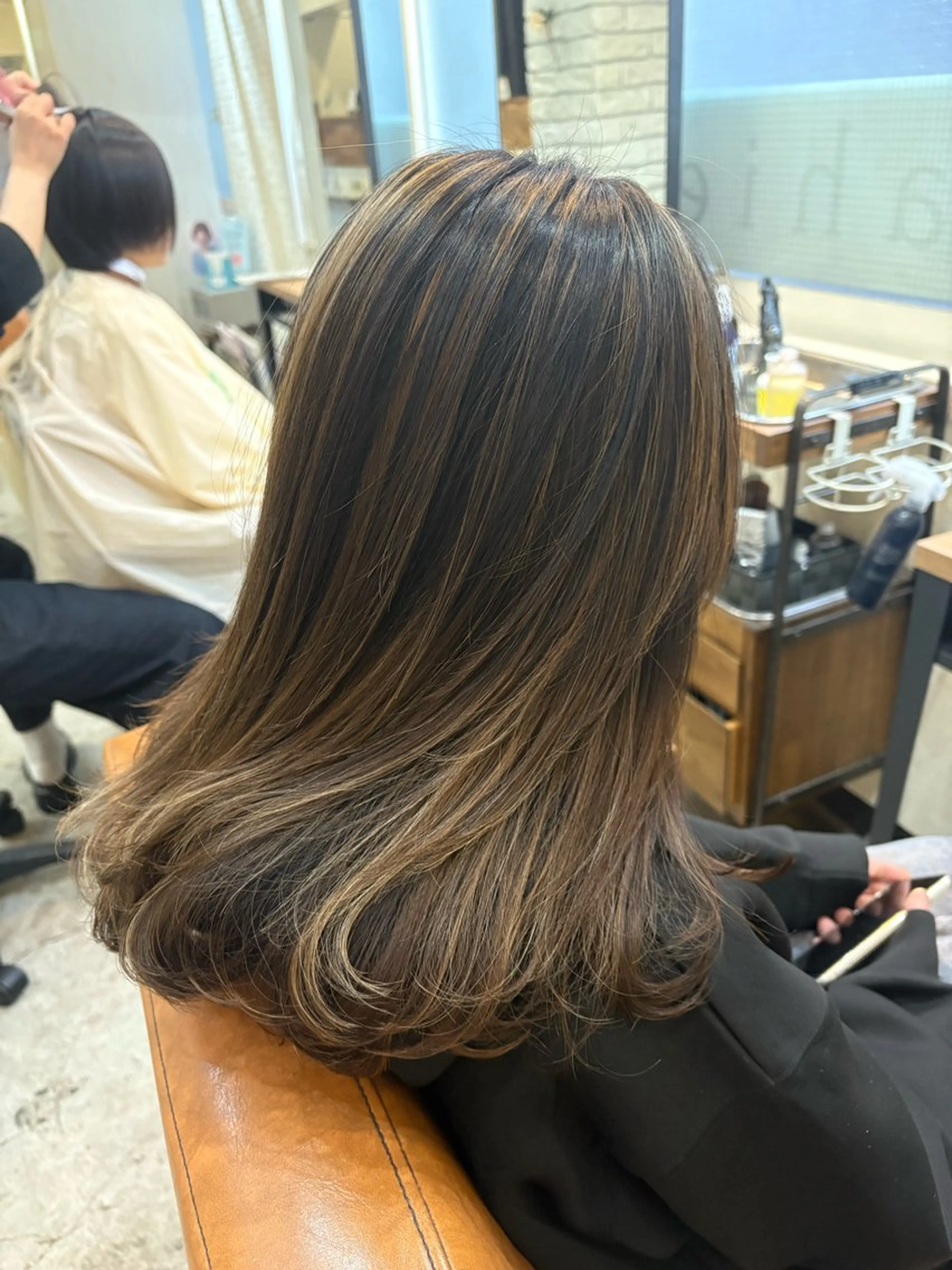 カラー ハイライトカラー 大浜 美咲のヘアスタイル