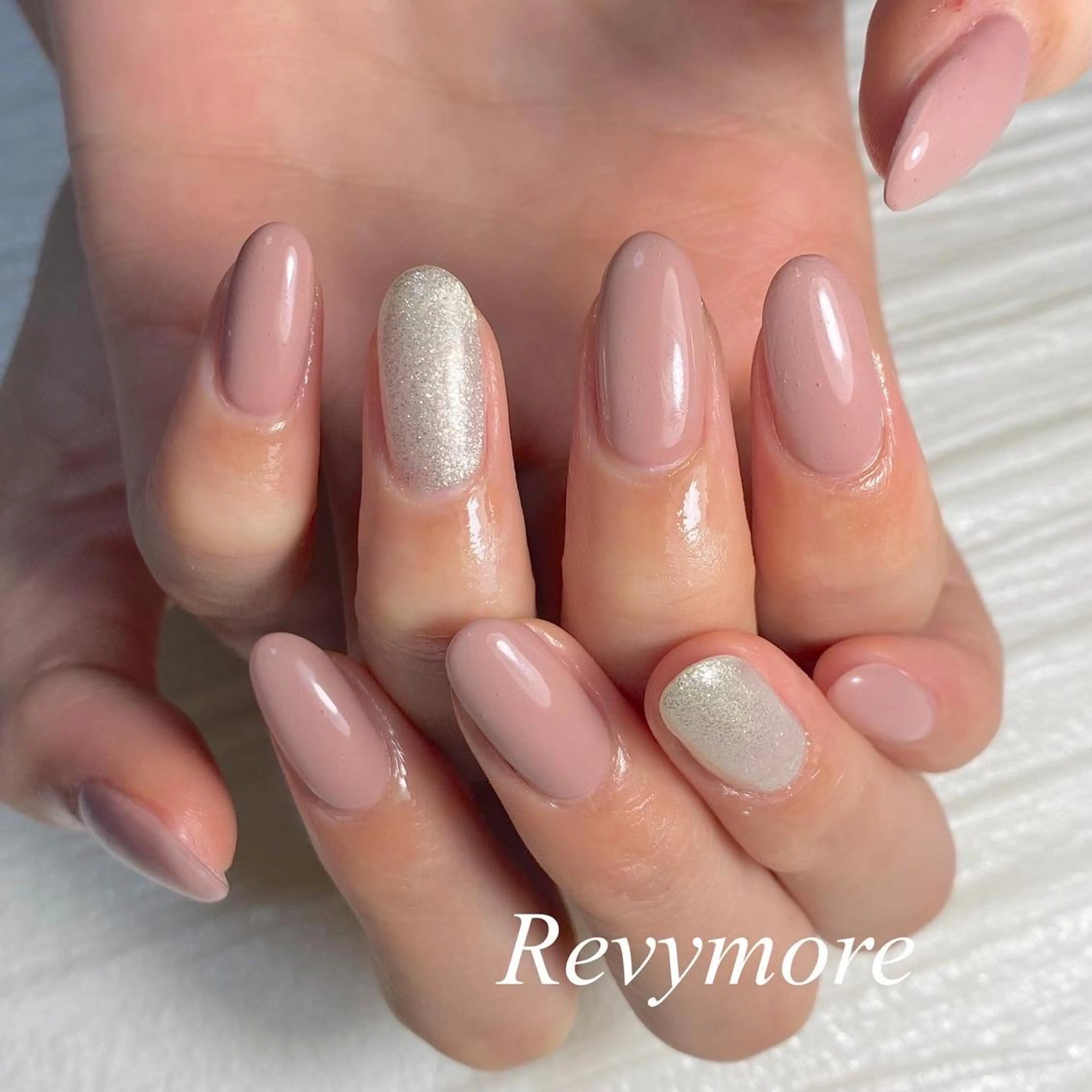 ミディアム ネイル ジェルネイル ニュアンスネイル オフィスネイル ワンカラーネイル ピンク nail salon Revymoreのネイルデザイン
