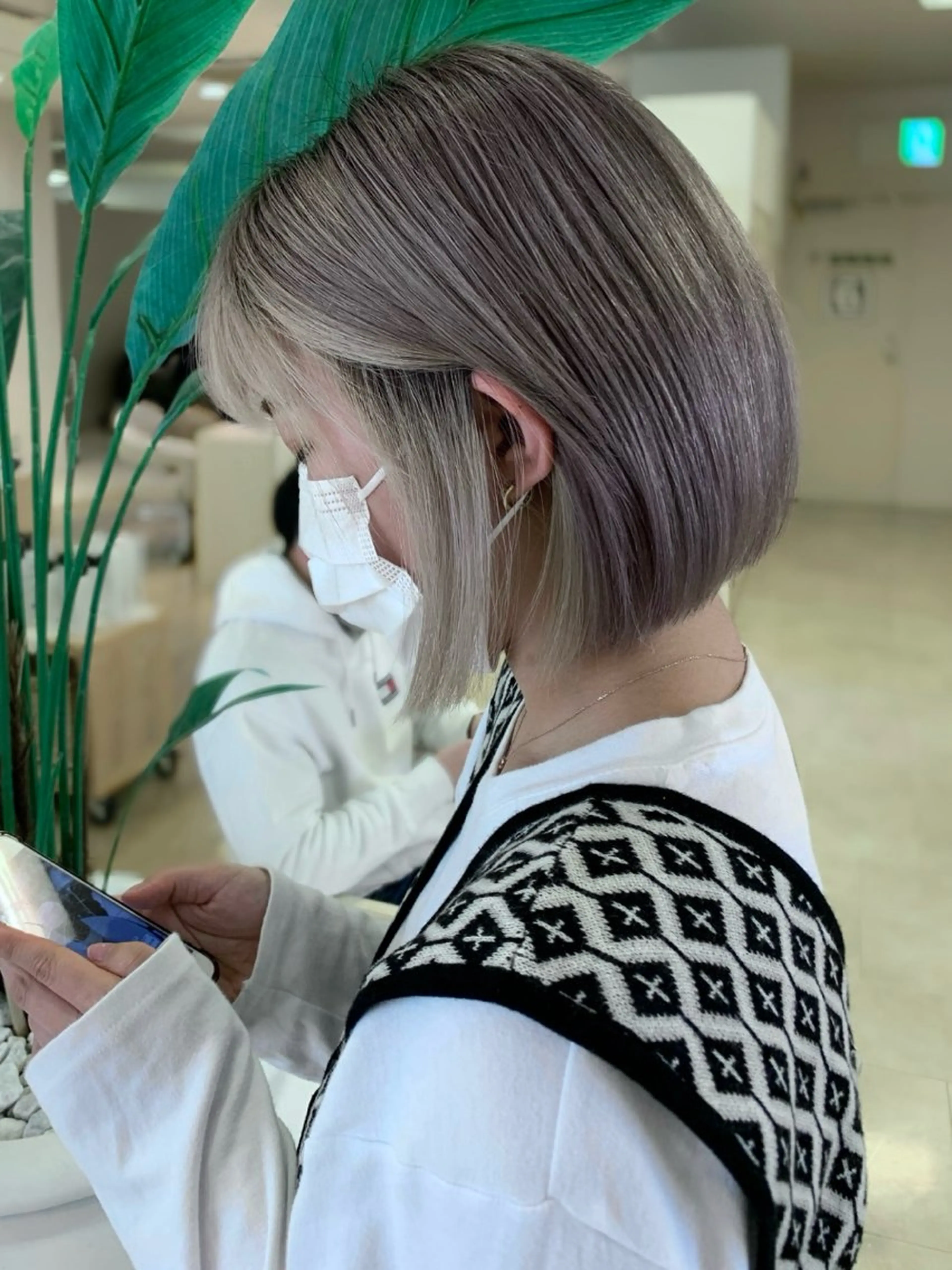 ショート カラー バレイヤージュ ベージュカラー ブリーチ ブロンド ケアブリーチ ヘアカラー トリートメント お悩み解決美容師🦚 片山/銀座/有楽町のヘアスタイル