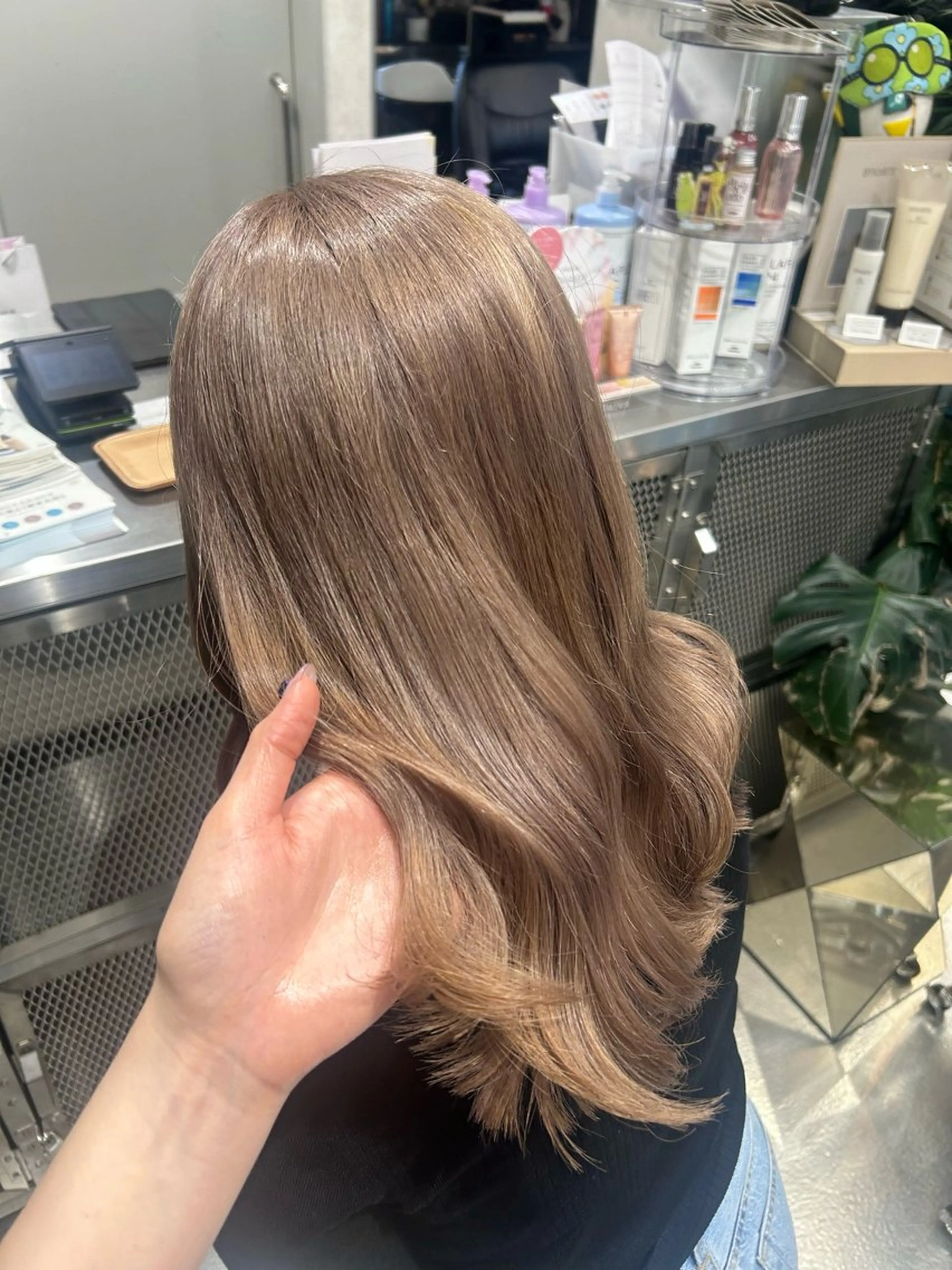 ミディアム ヘアカラー あやめ🪽 オリーブ/ハイトーンのヘアスタイル