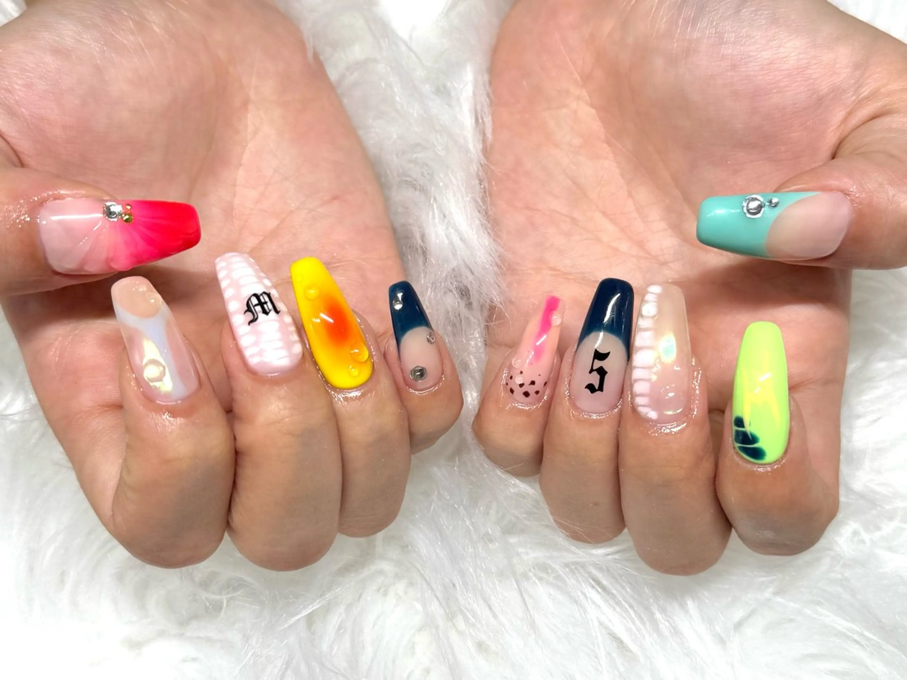 ネイル ハンドネイル 🌏AURORA | RiRi🪐のネイルデザイン