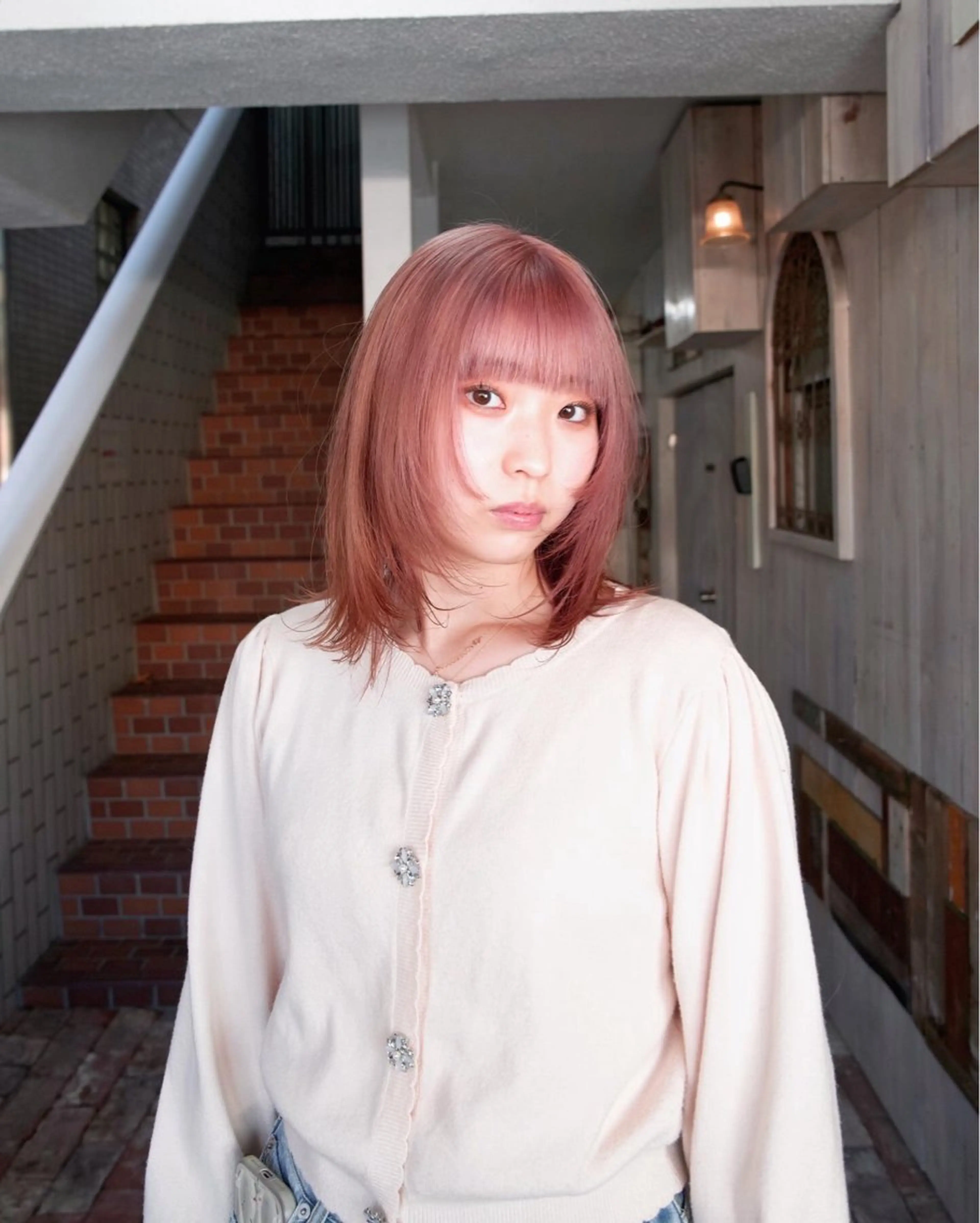 ミディアム カラー ブリーチ 顔周りカット カット ヘアカラー トリートメント 安藤悠里/ハイトーン /デザインカラーのヘアスタイル