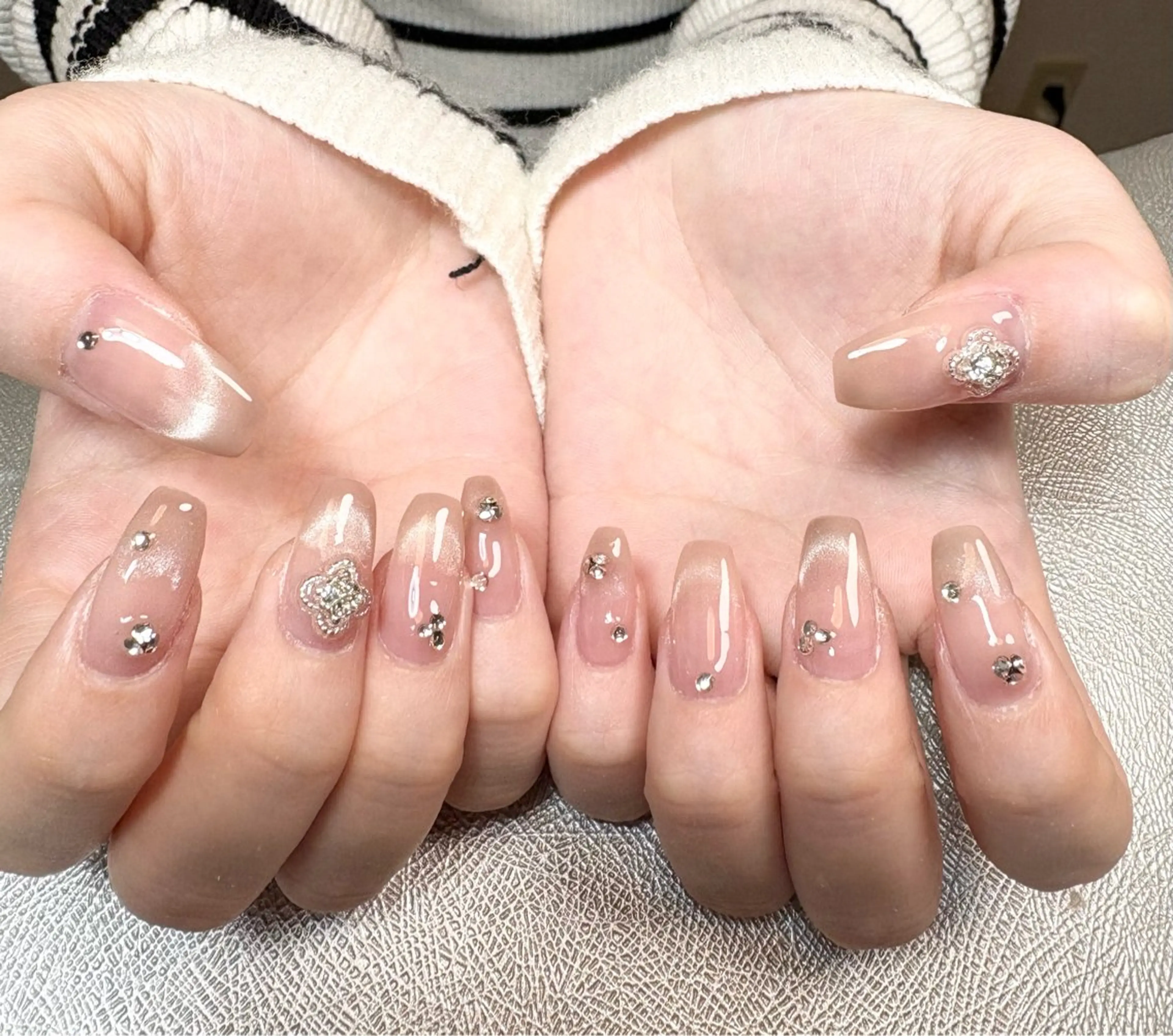 ネイル フレンチネイル マグネットネイル マグネットフレンチ ピンク ストーンネイル ハンドネイル ✨韓国✨nail salonLumieのネイルデザイン