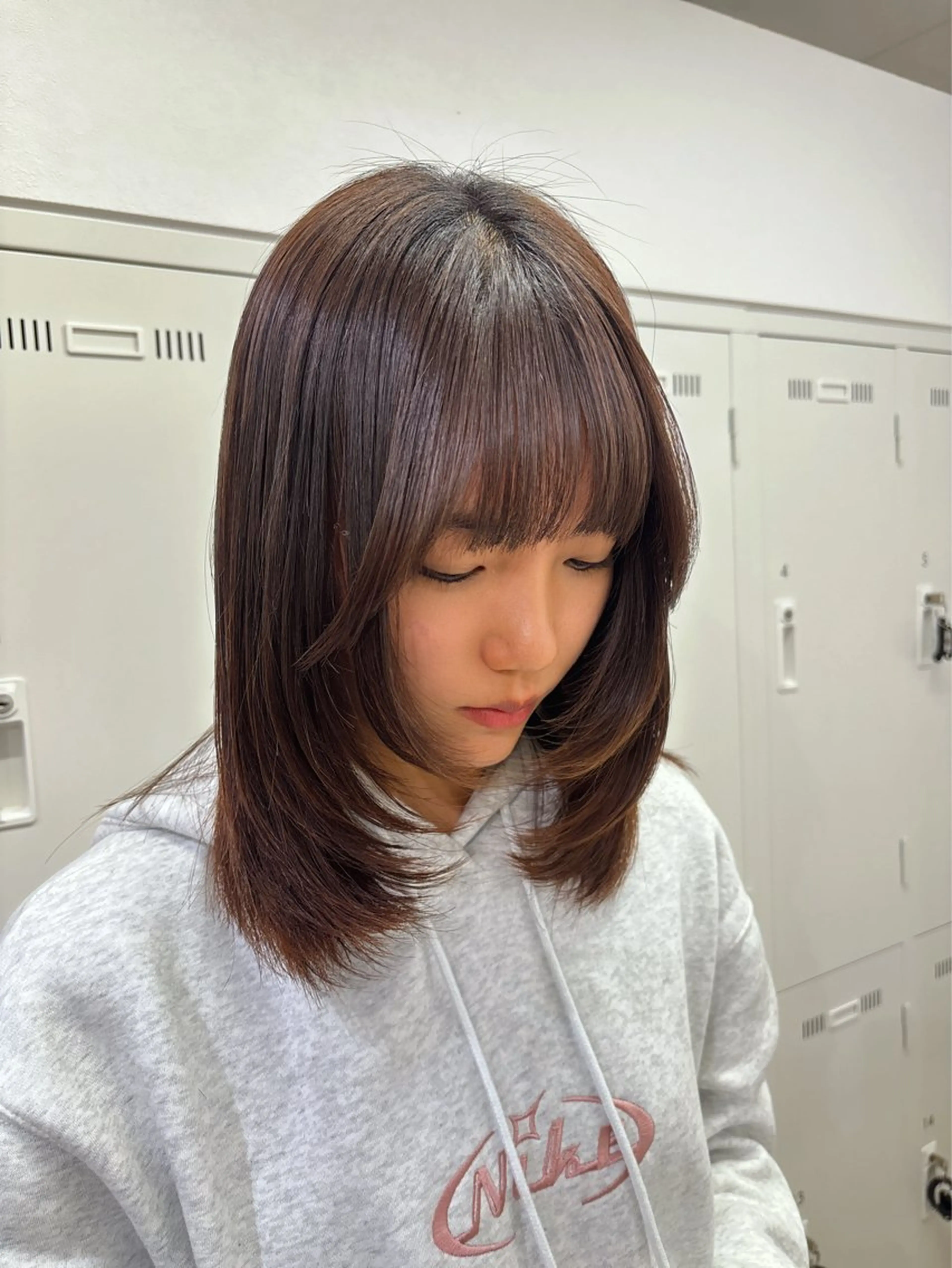 ミディアム パーマ 顔まわりレイヤー レイヤーカット カット 縮毛矯正 トリートメント 長妻莉央/縮毛矯正 髪質改善カラーのヘアスタイル