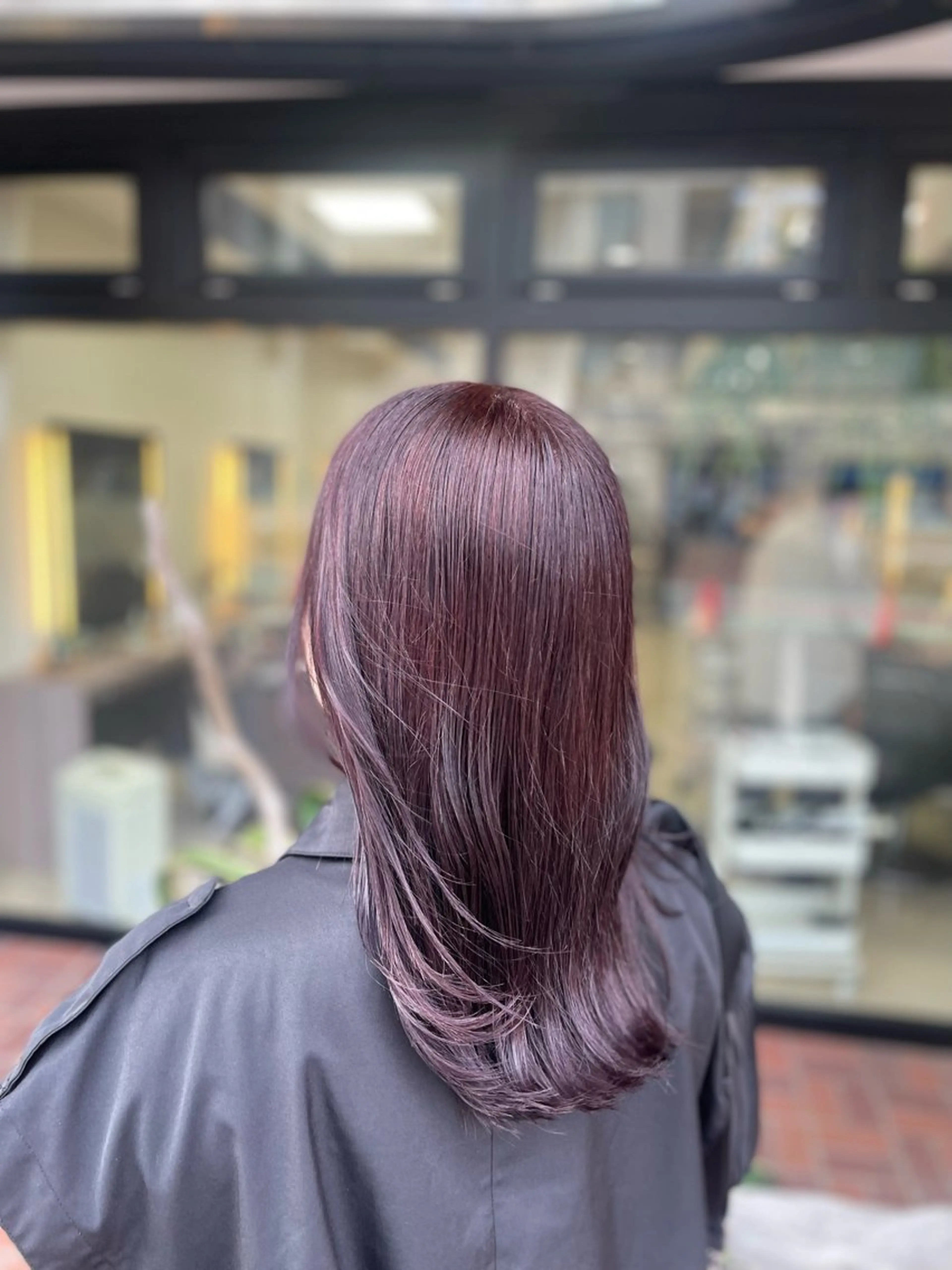 ミディアム カラー ブリーチ ダブルカラー ラベンダーカラー ラベンダーピンク ブリーチなしカラー ヘアカラー トリートメント ハイトーン/レイヤー 似合わせ・ユキノのヘアスタイル