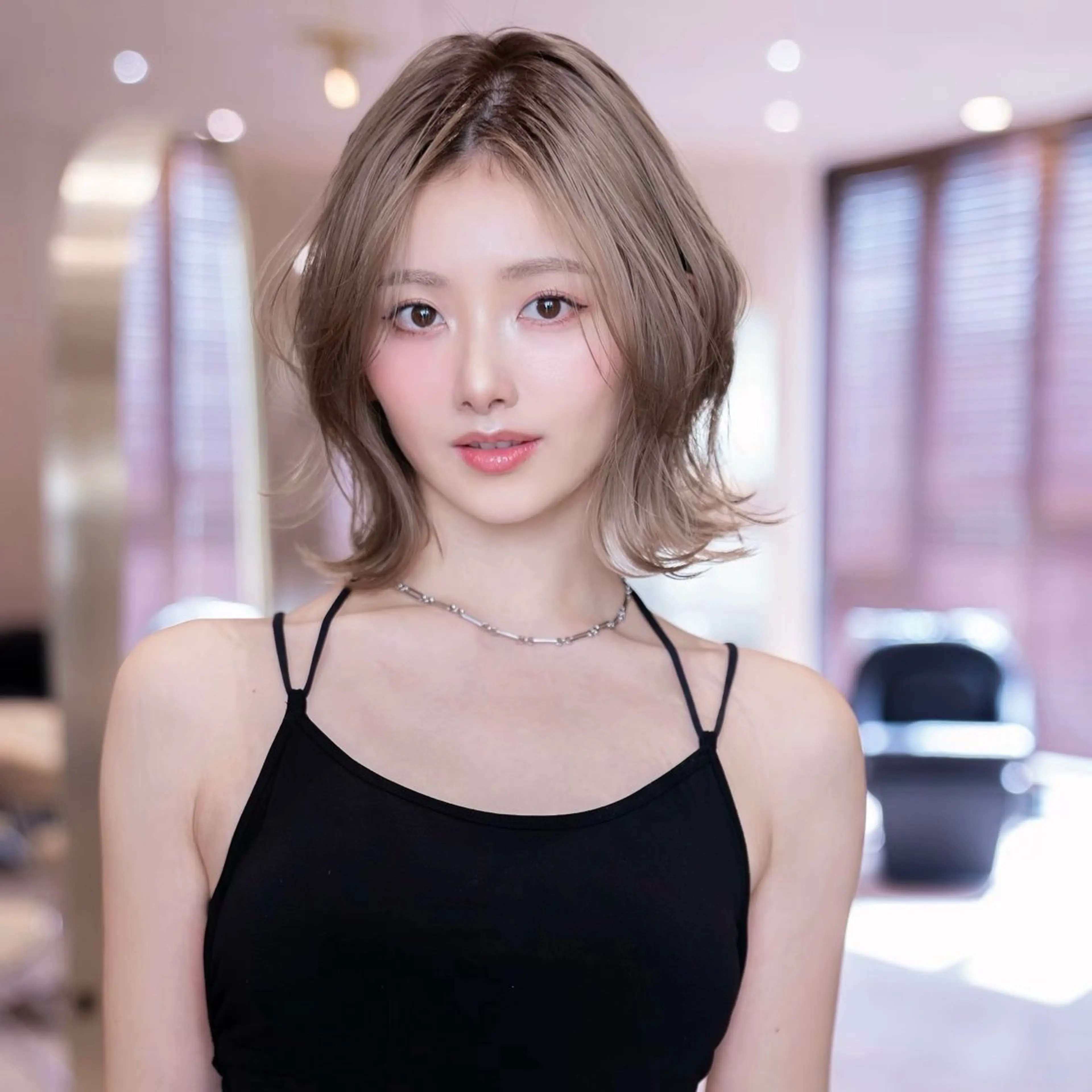 ミディアム カラー ミディアムレイヤー ブリーチ 顔周りカット レイヤーカット ヘアカラー ブリーチカラー/渋谷 /髪質改善/shinのヘアスタイル