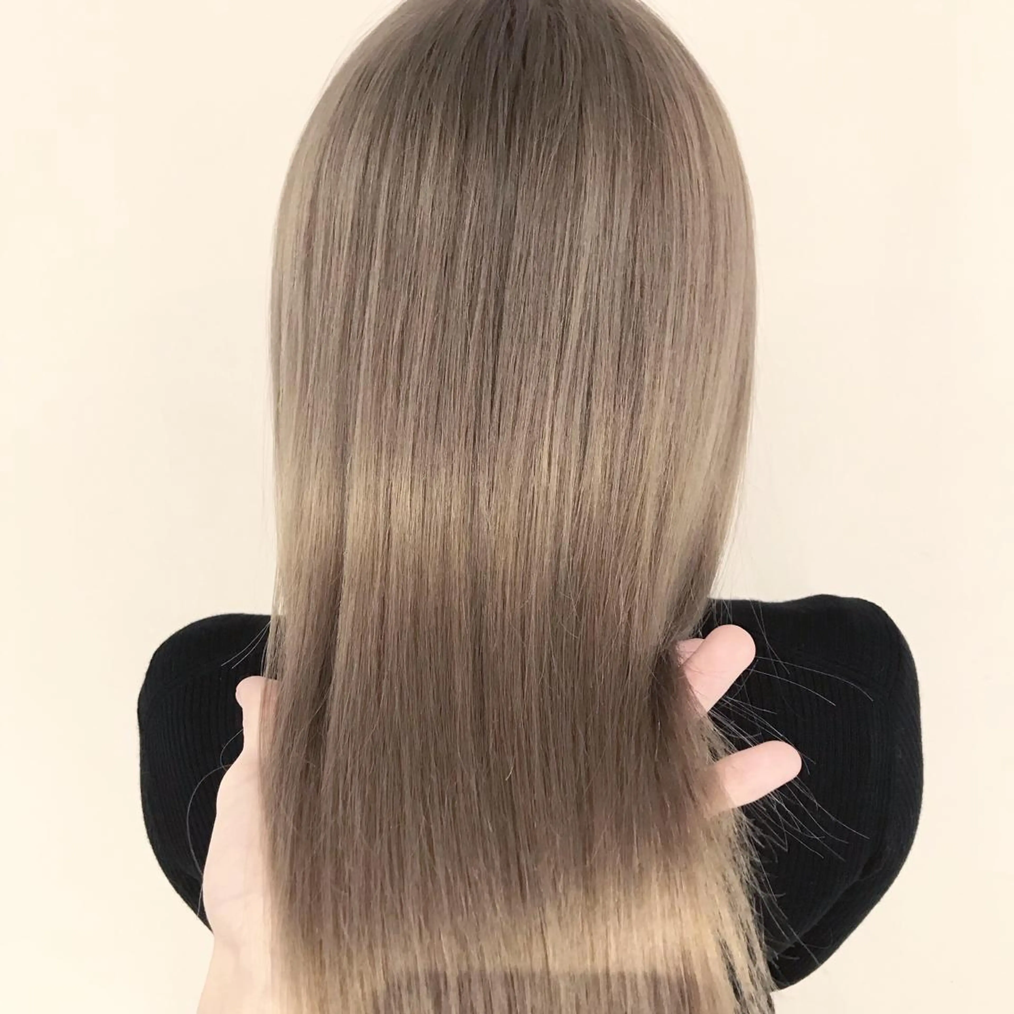 セミロング カラー アッシュ アッシュグレー アッシュグレージュ バレイヤージュ ブリーチ 髪質改善カラー韓国風 レイヤーtudaのヘアスタイル